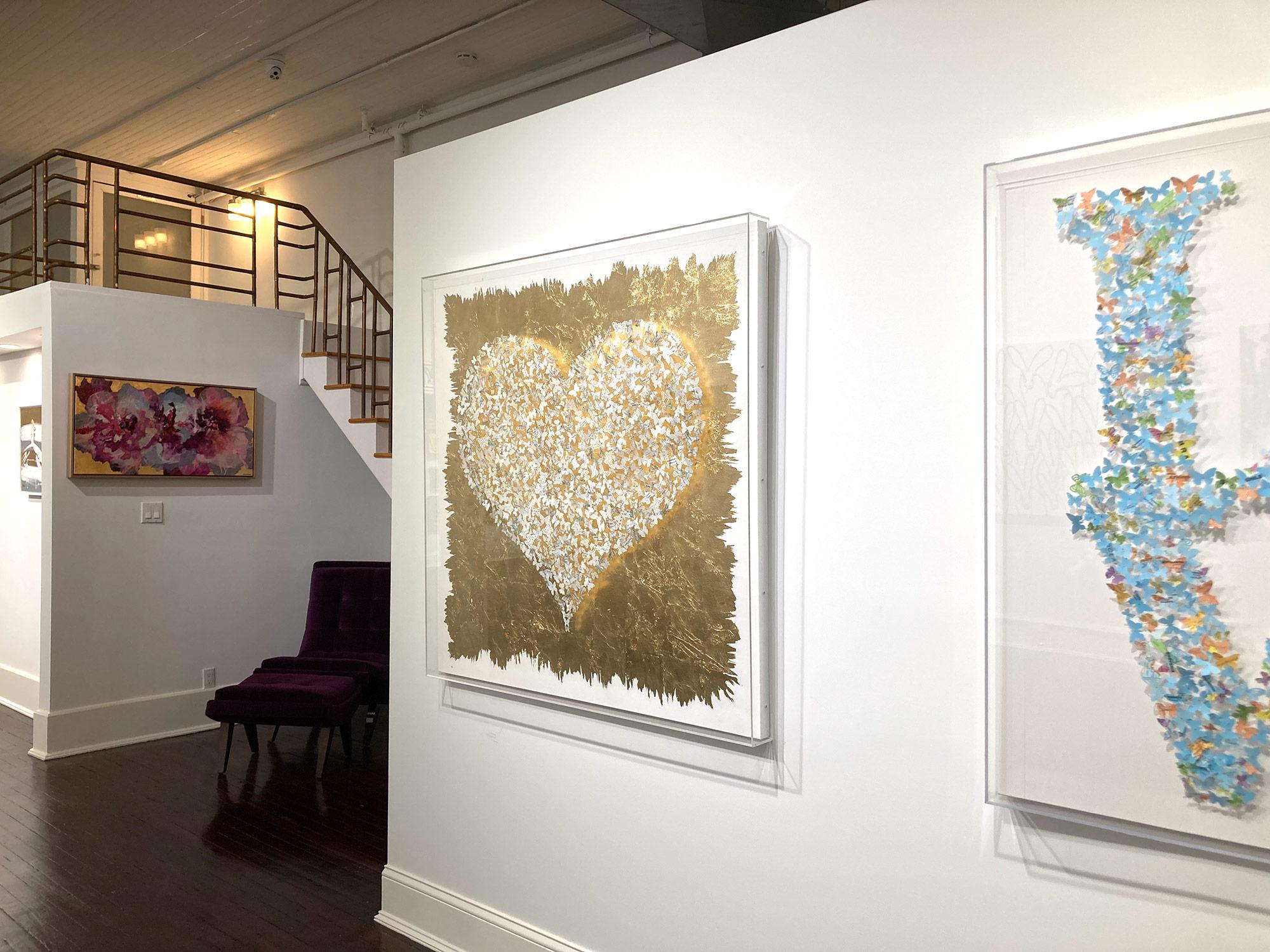 Peinture de papillons sur toile « Come Together - Gold Leaf Heart » (Come Together - Heart en feuille d'or) 14