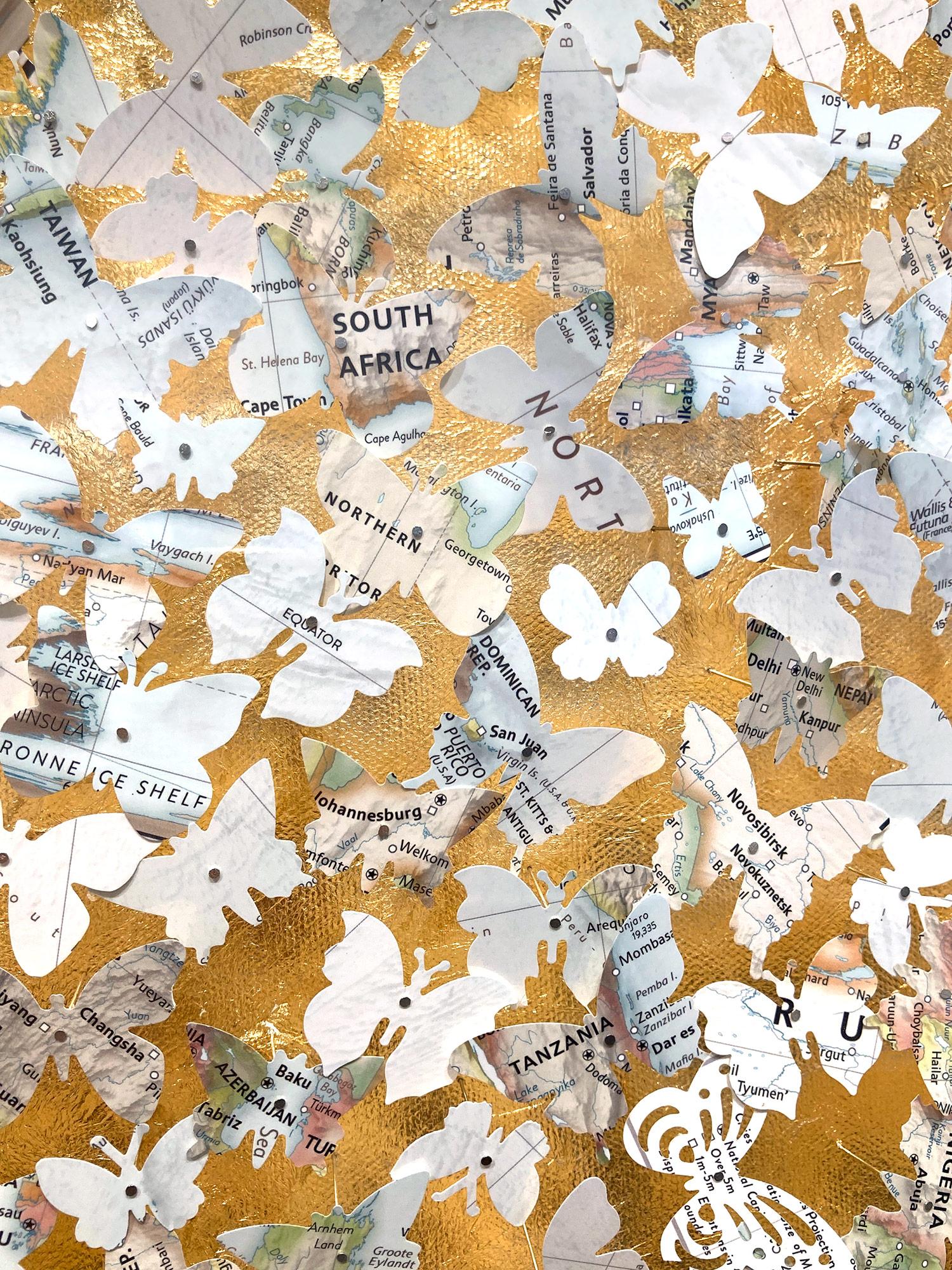 Peinture de papillons sur toile « Come Together - Gold Leaf Heart » (Come Together - Heart en feuille d'or) 7