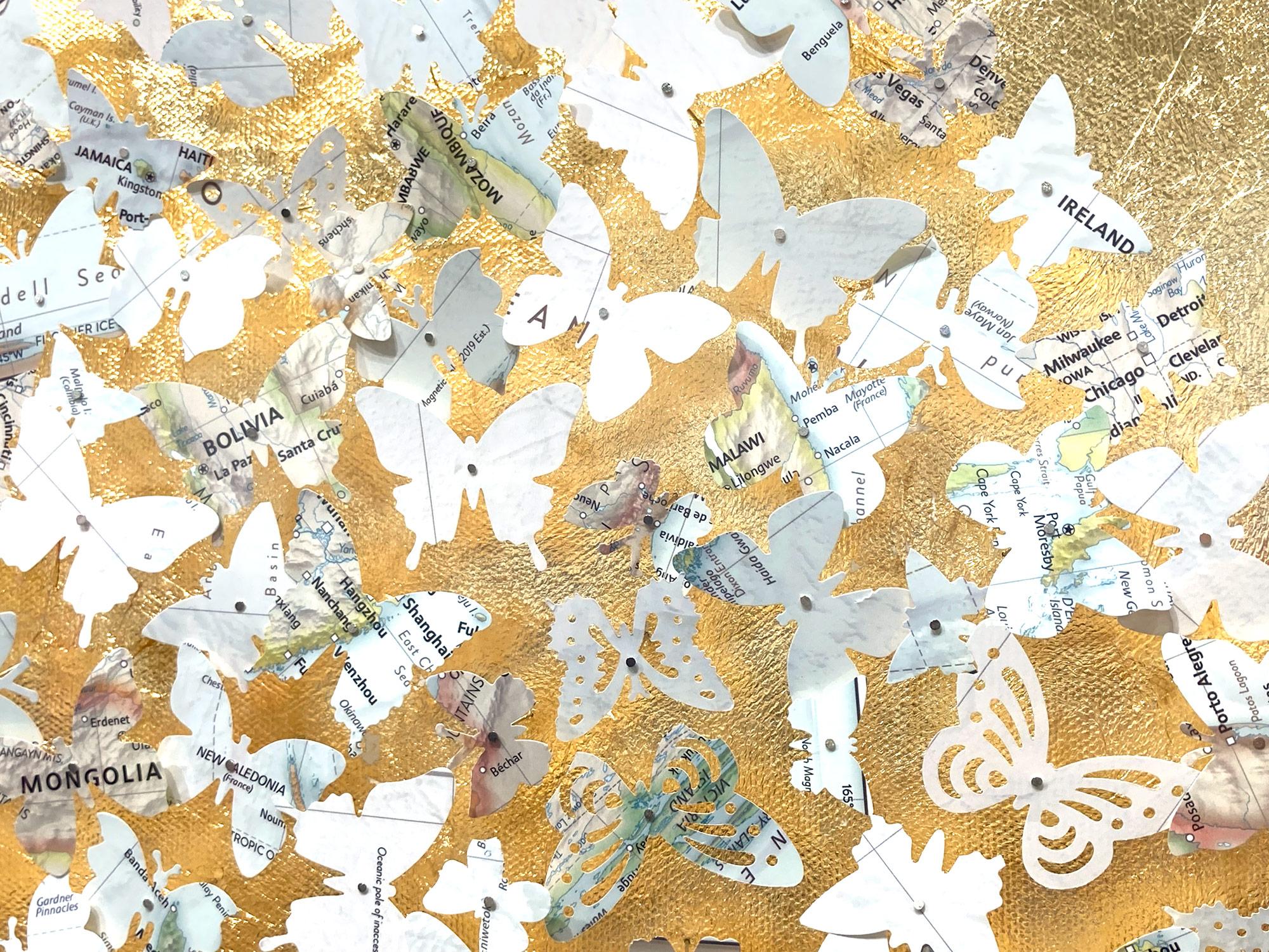Peinture de papillons sur toile « Come Together - Gold Leaf Heart » (Come Together - Heart en feuille d'or) 6