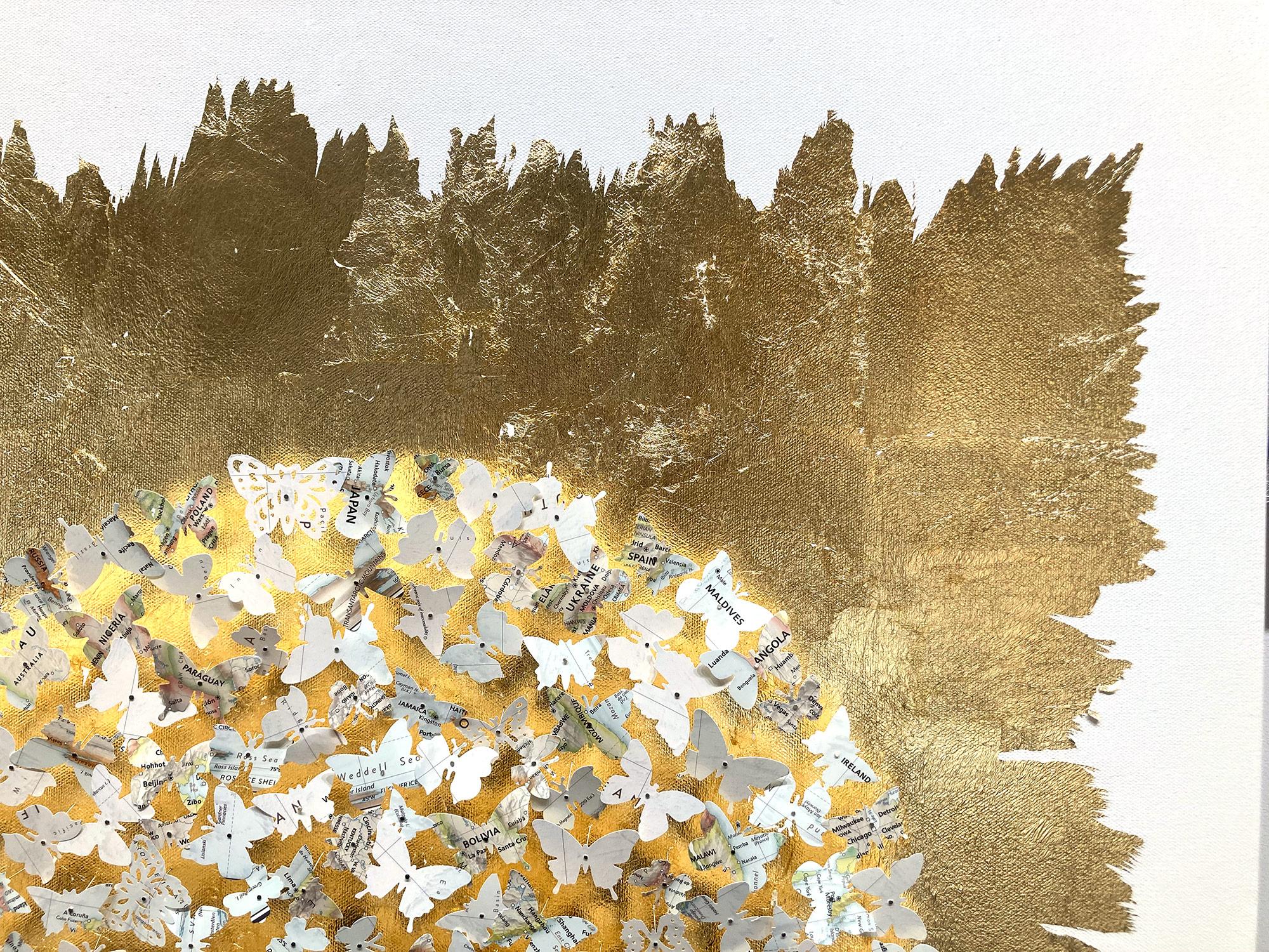 Peinture de papillons sur toile « Come Together - Gold Leaf Heart » (Come Together - Heart en feuille d'or) 2