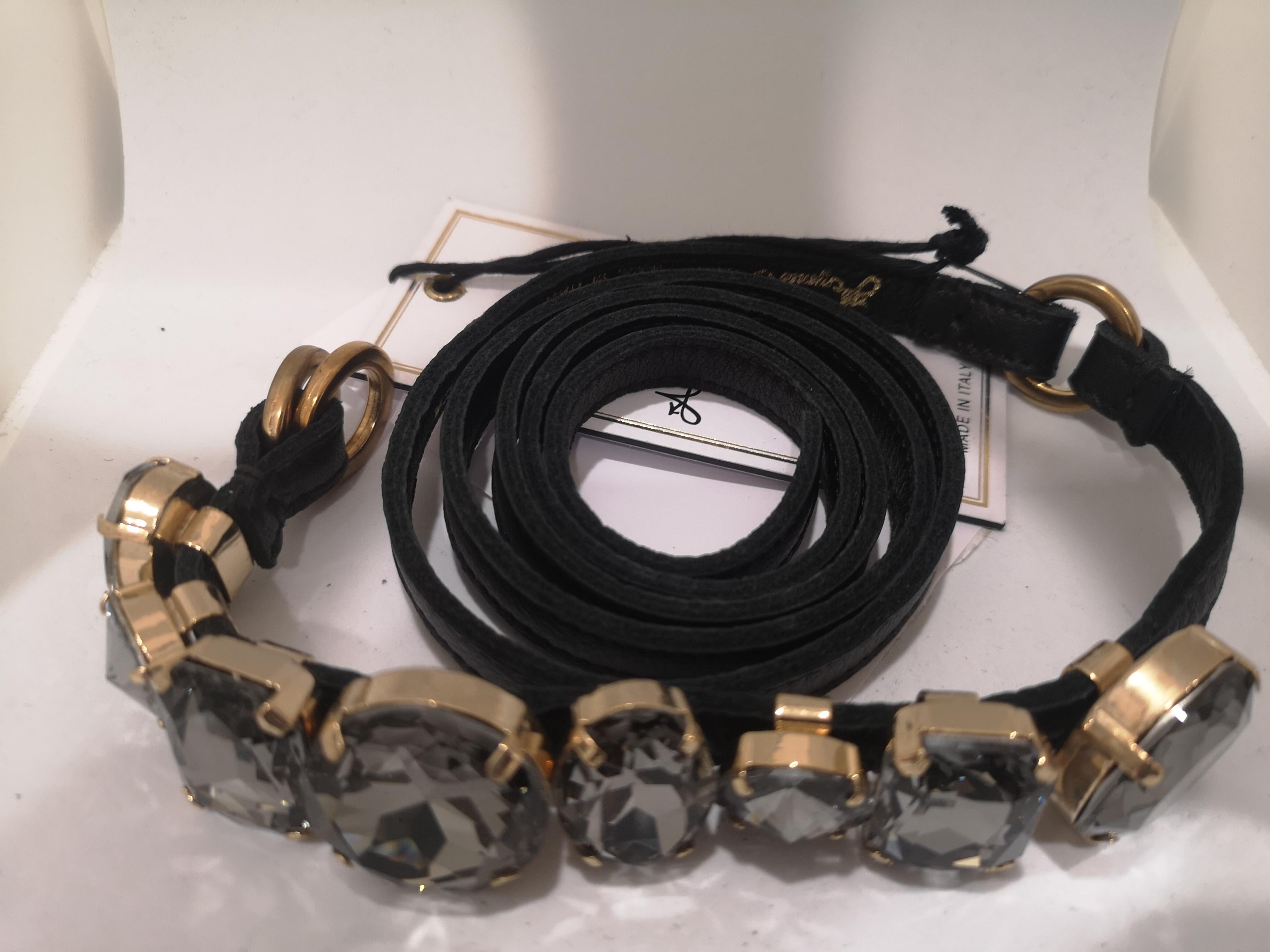 Laino Gold tone hardware black swarovski stones black leather belt NWOT In New Condition In Capri, IT