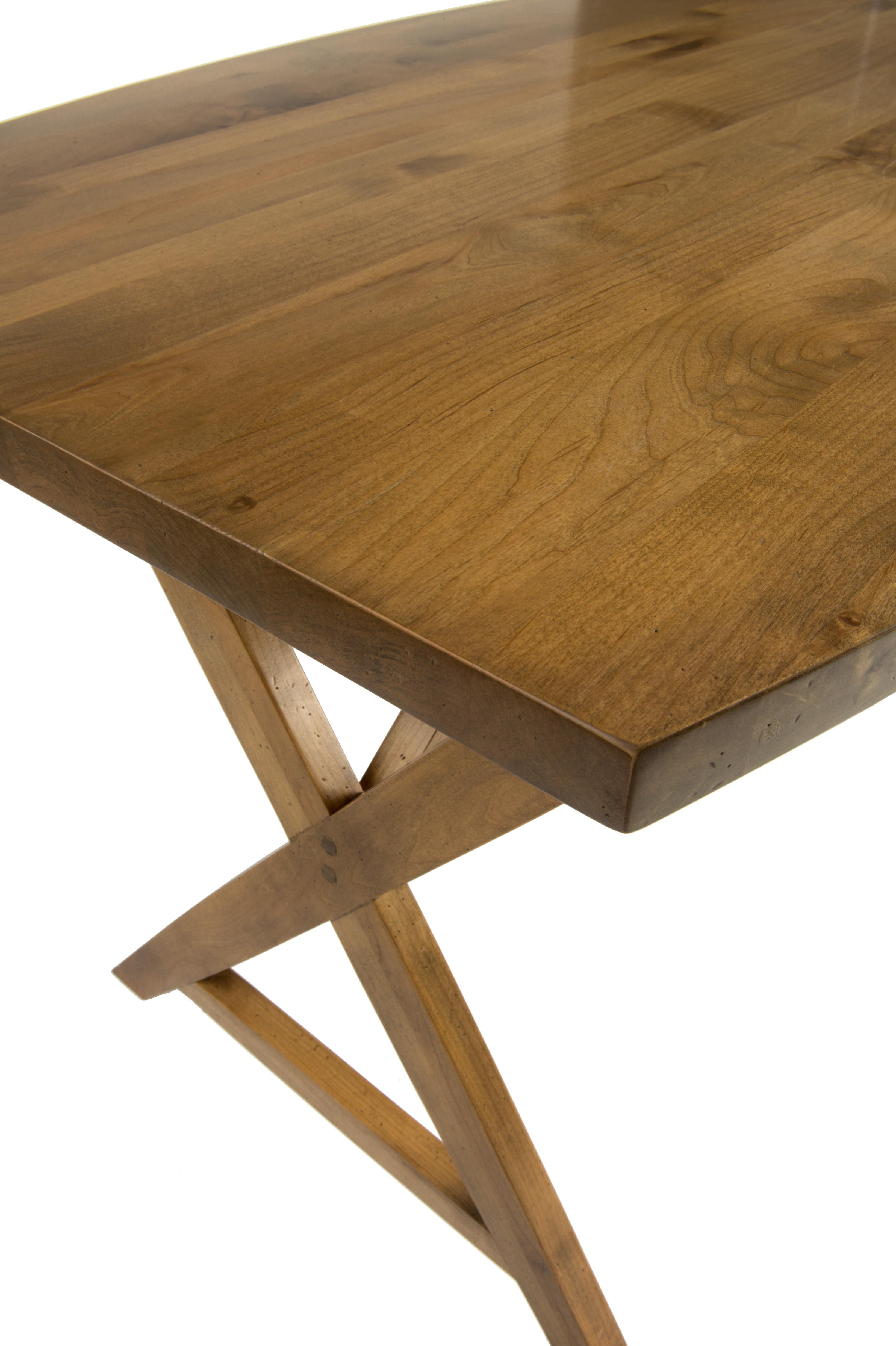 Der Laird-Schreibtisch wurde vom legendären Surfer Laird Hamilton inspiriert, und diese Strandästhetik spiegelt sich in den Winkeln der Platte wider, die eine ausgeprägte Surfbrettform haben. Der Schreibtisch kann aus Holz, Metall oder Glas