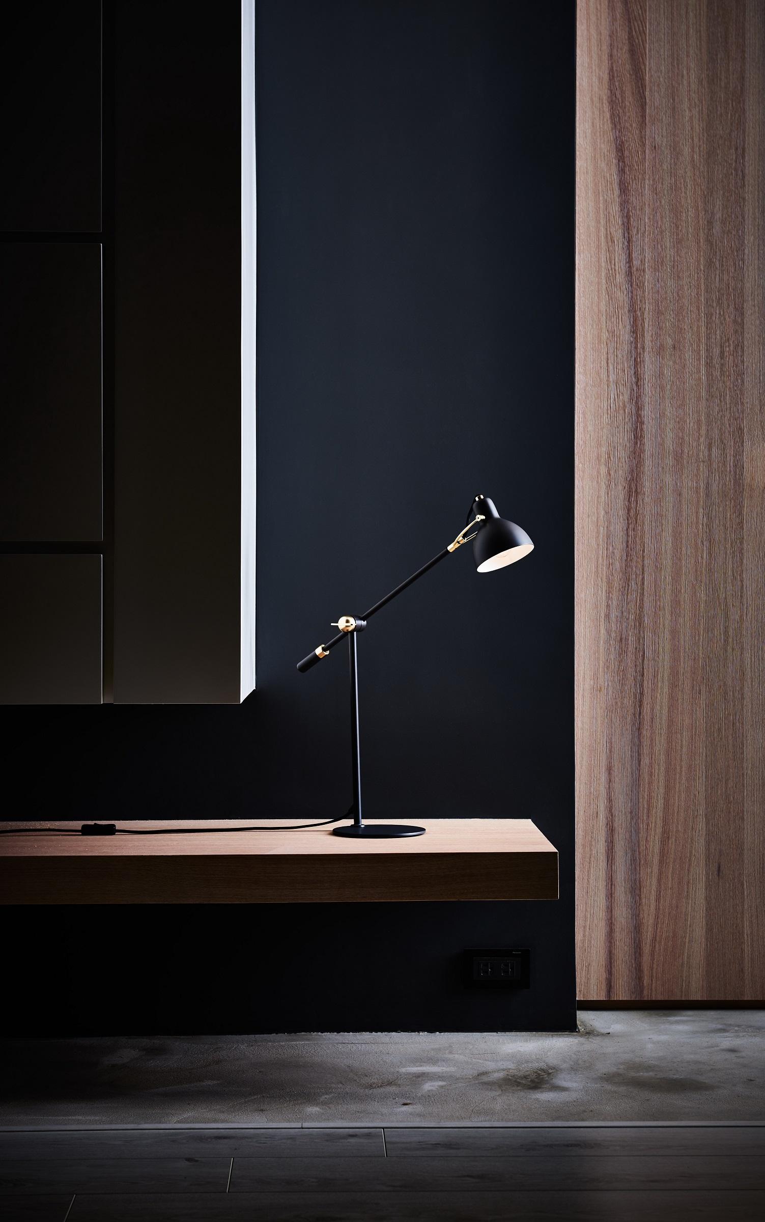 The Laito Gentle table lamp is inspired by modern gentlemen who is in particular reckoned as properly-dressed, caring for details along with exquisite taste. This is a design of which takes full advantage of the mechanical intelligence and vintage