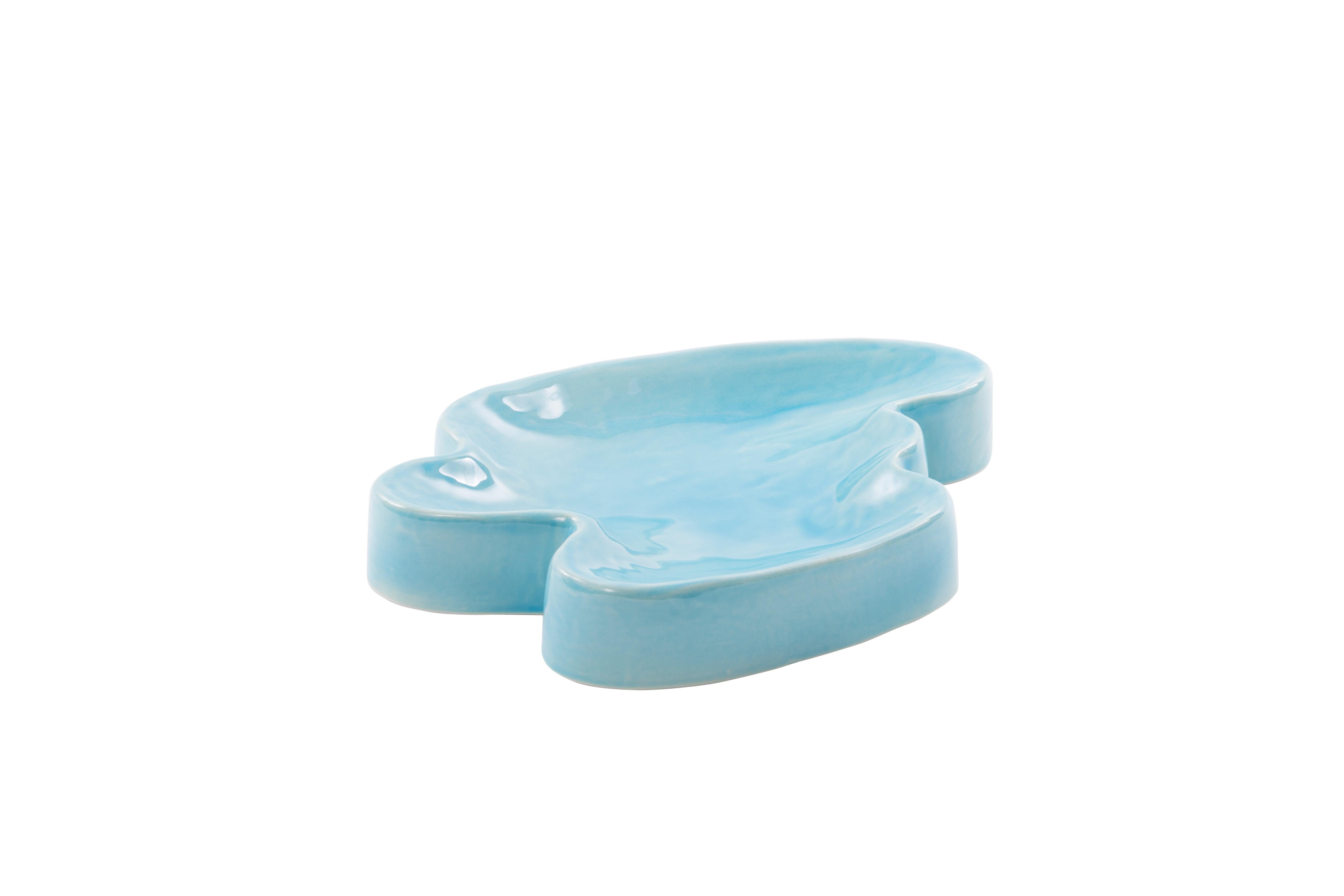 Lake small tropical Turquoise tray by Pulpo.
Dimensions: D 27 x W 20 x H 4 cm
Materials: Ceramic

Also available in different colours.

These charming additions allow you to create a true tablescape environment; from the tones and textures of