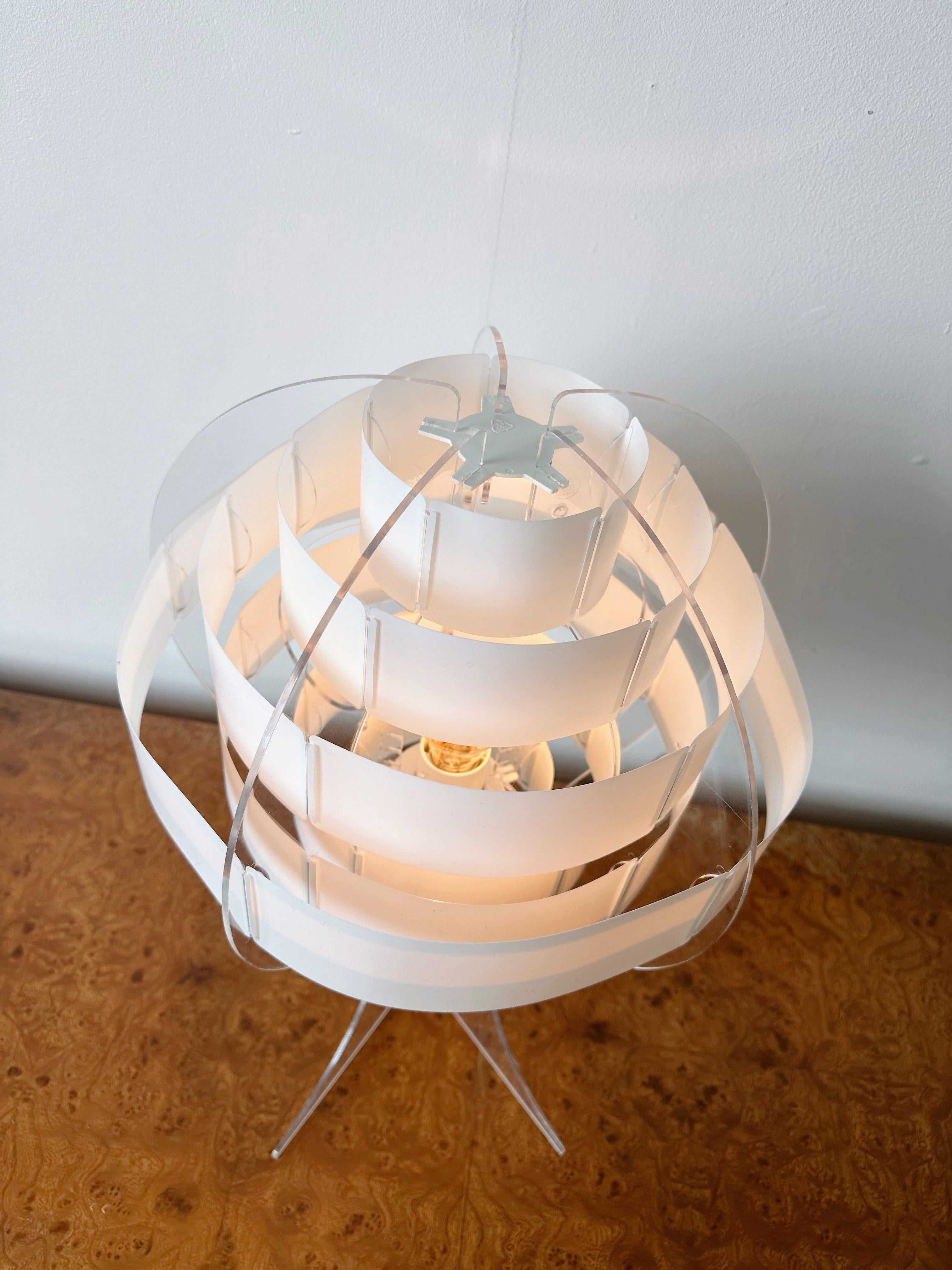 Tischlampe mit Lakene-Streifen von Flemming Brylle & Preben Jacobsen für IKEA (Space Age) im Angebot