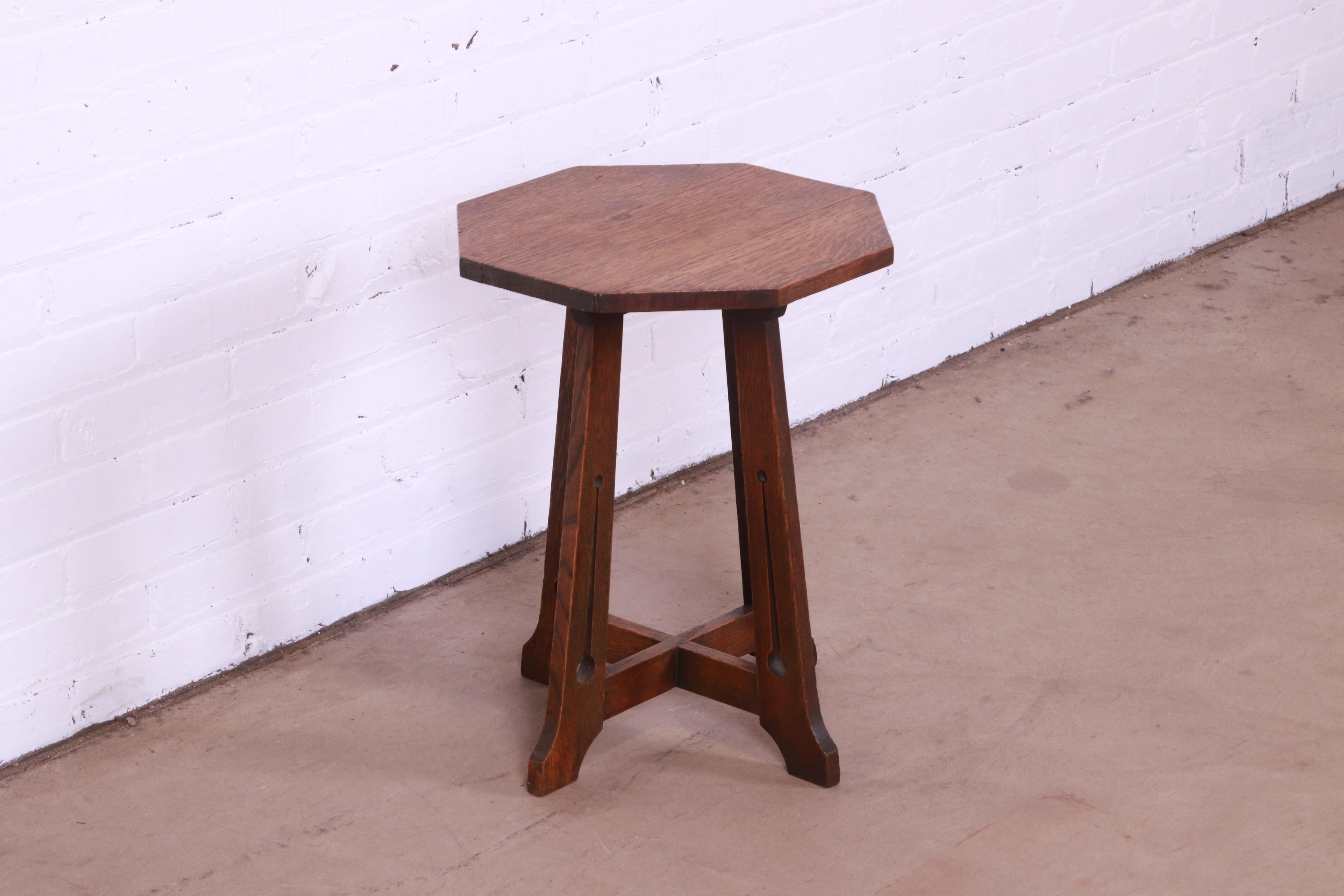 20th Century Lakeside Craft Shops Arts & Crafts Mission Oak Octagonal Side Table, Circa 1900