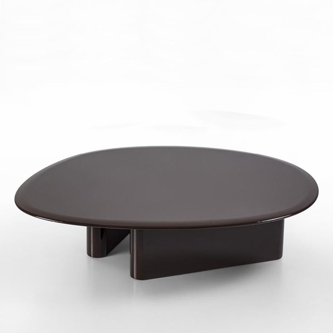 Coffee Table Lakk Deep Brown H25 with all structure
in wood in deep brown glossy lacquered finish.
Also available on request in beige or red brown finish.
Also available on request in:
L101xD60xH30cm or in L76xD77xH35cm.