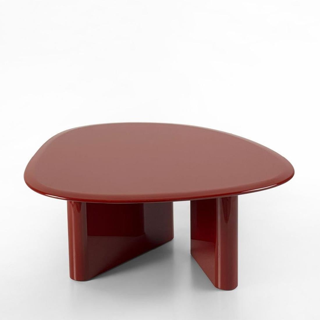 Coffee Table Lakk Red Brown H35 with all structure
in wood in deep brown glossy lacquered finish.
Also available on request in beige or deep brown finish.
Also available on request in:
L101xD60xH30cm or in L60xD101xH30cm.