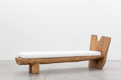 Indoor - Outdoor Organisch geformte Lakkar Wood Chaise /  Tagesbett von CEU Studio
