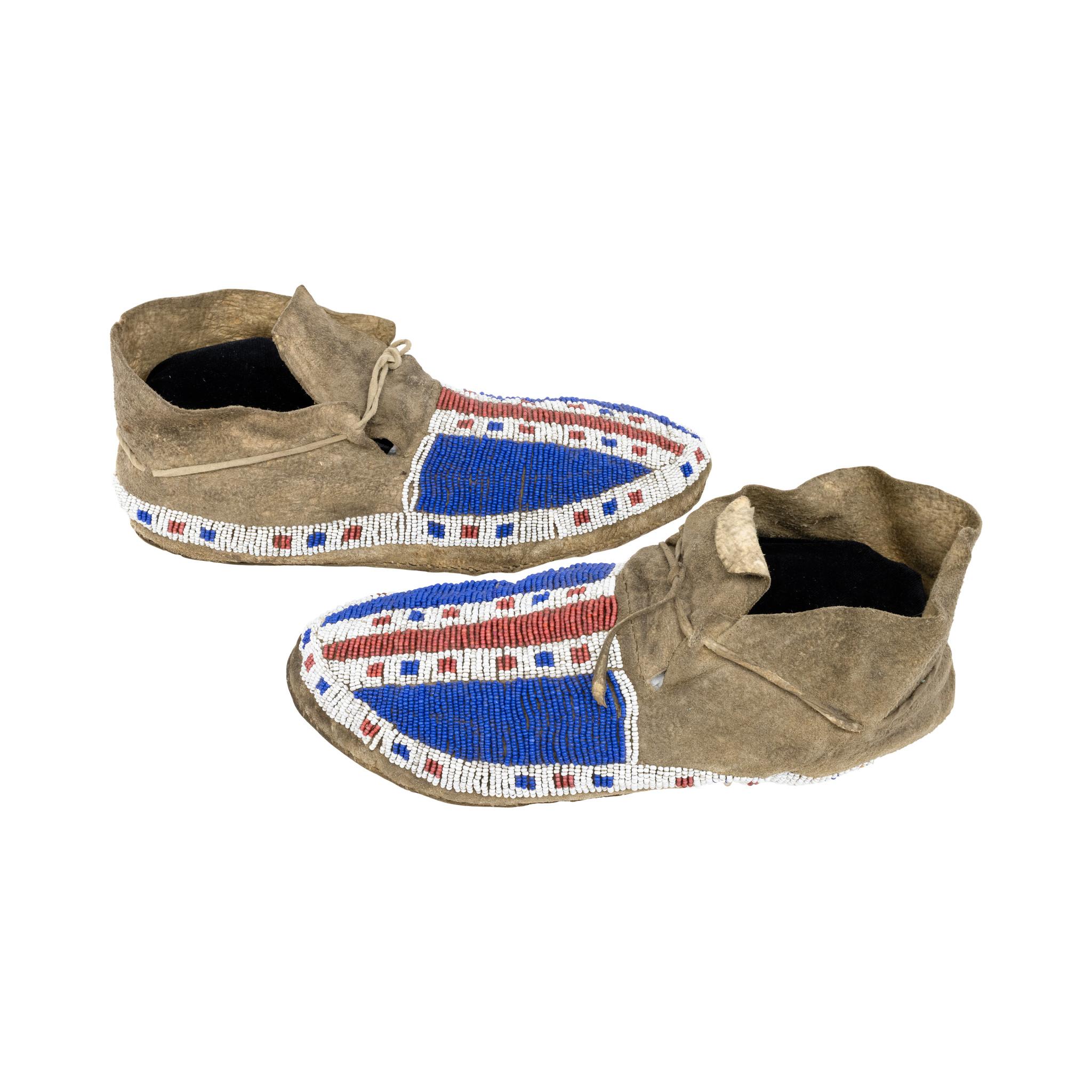 Native American Lakota Sioux Beaded Moccasins For Sale