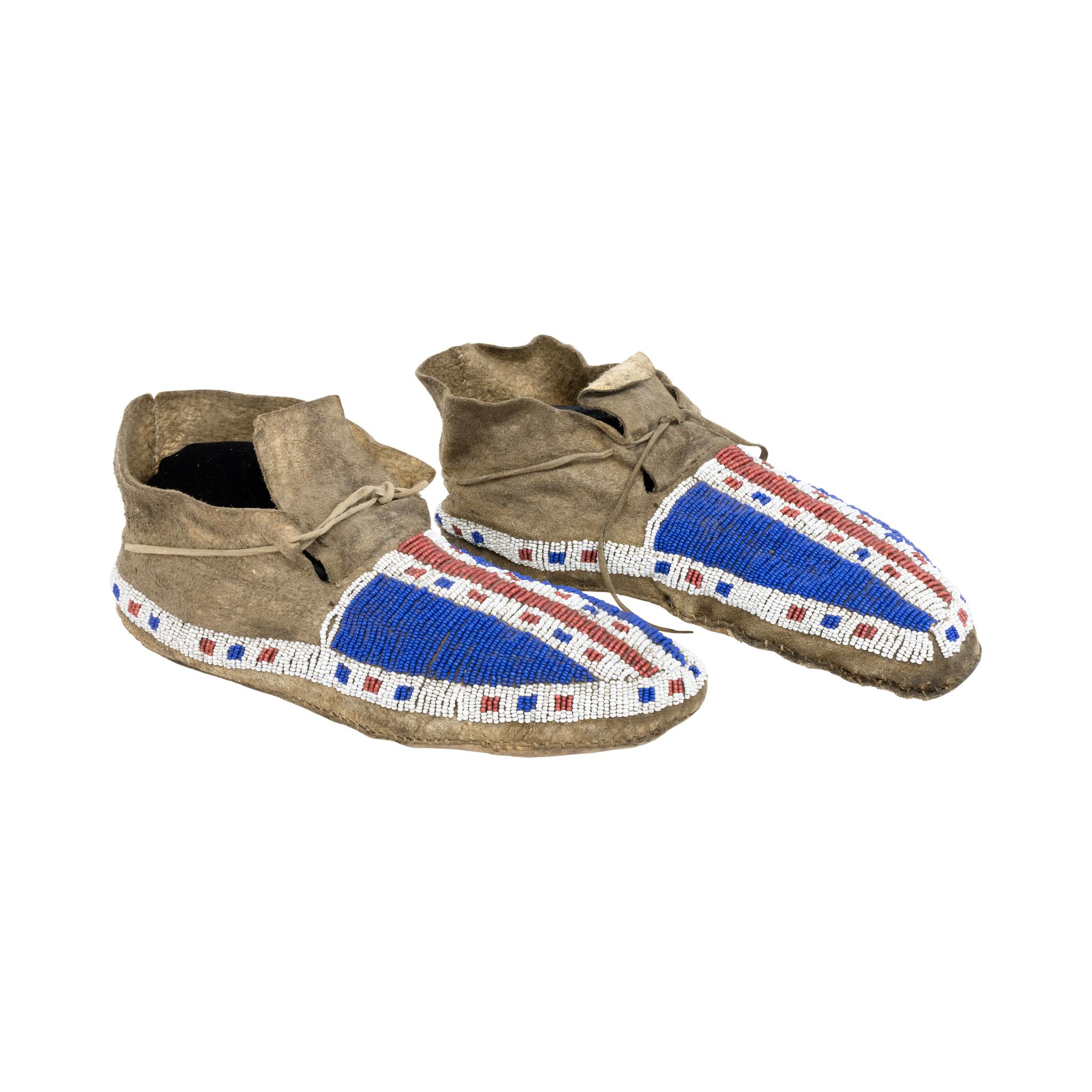 19th Century Lakota Sioux Beaded Moccasins For Sale