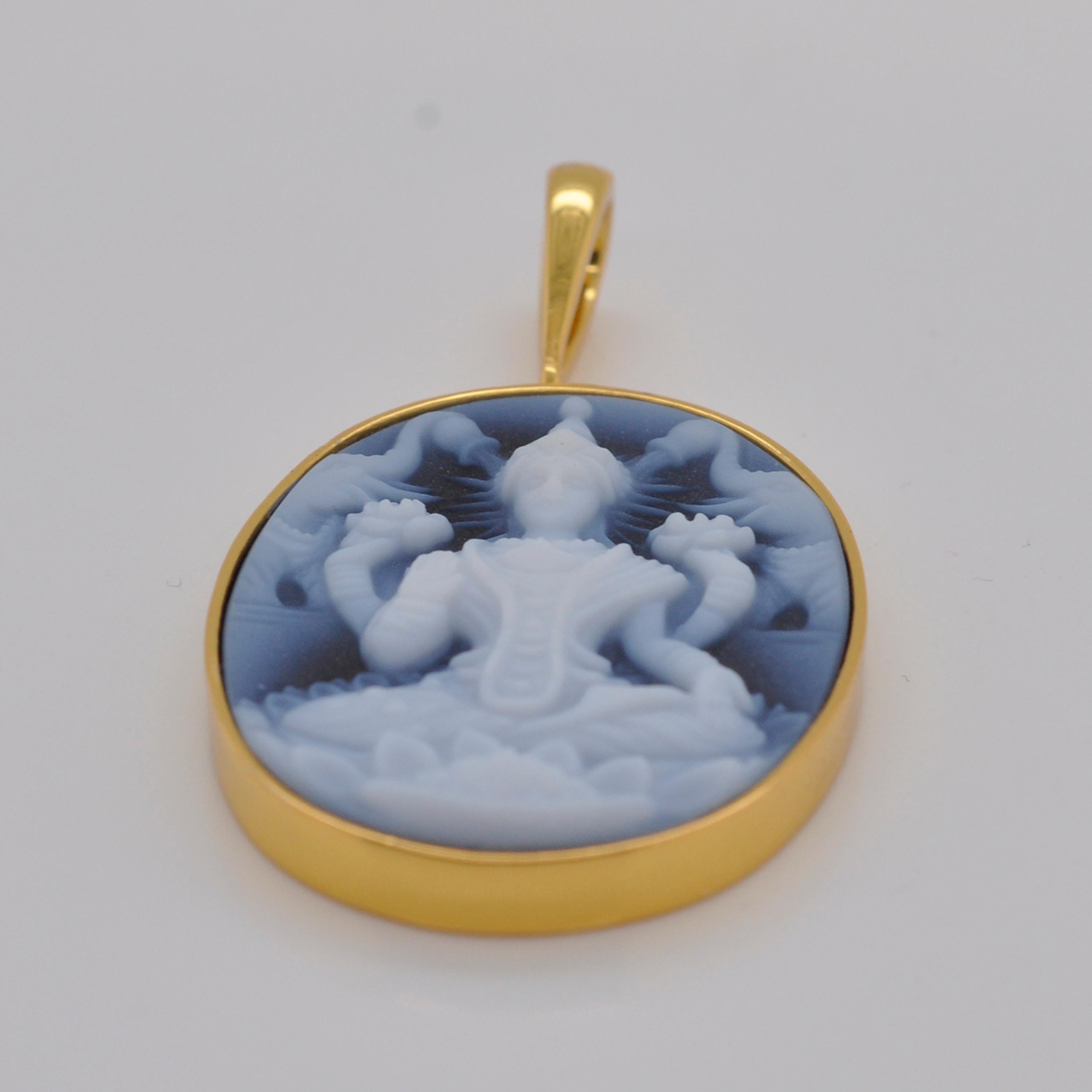 Lakshmi Agate Cameo Carving 14 Karat Gold Pendant Necklace For Sale 1