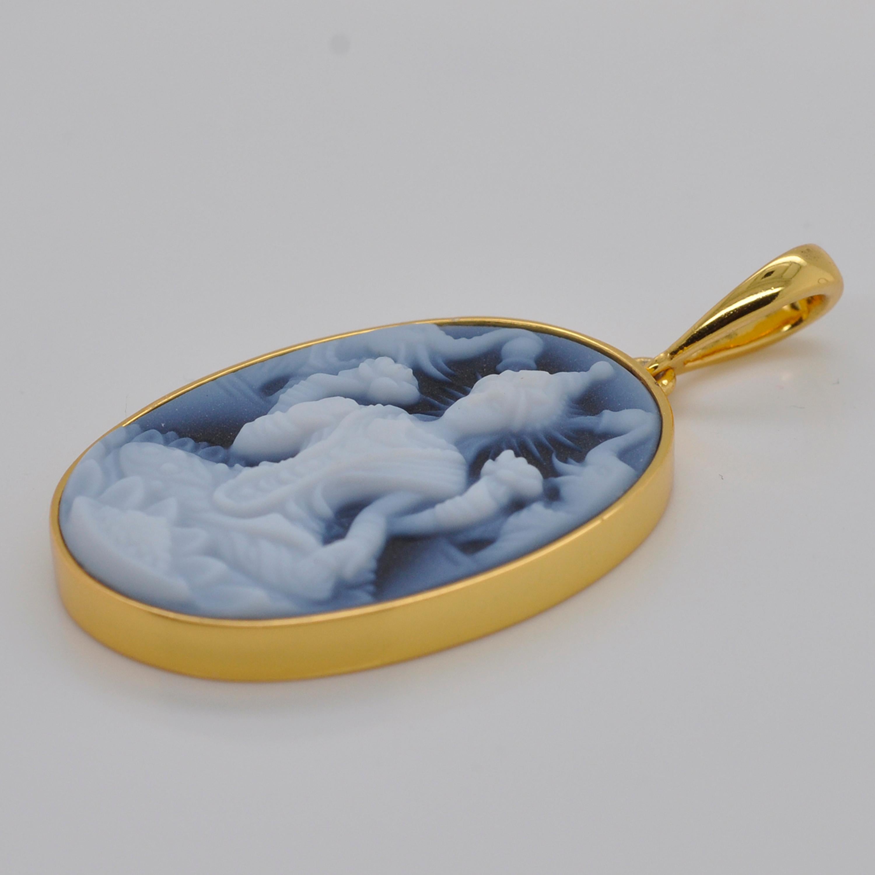 Collier pendentif Lakshmi en or 14 carats avec camée en agate sculptée en vente 2