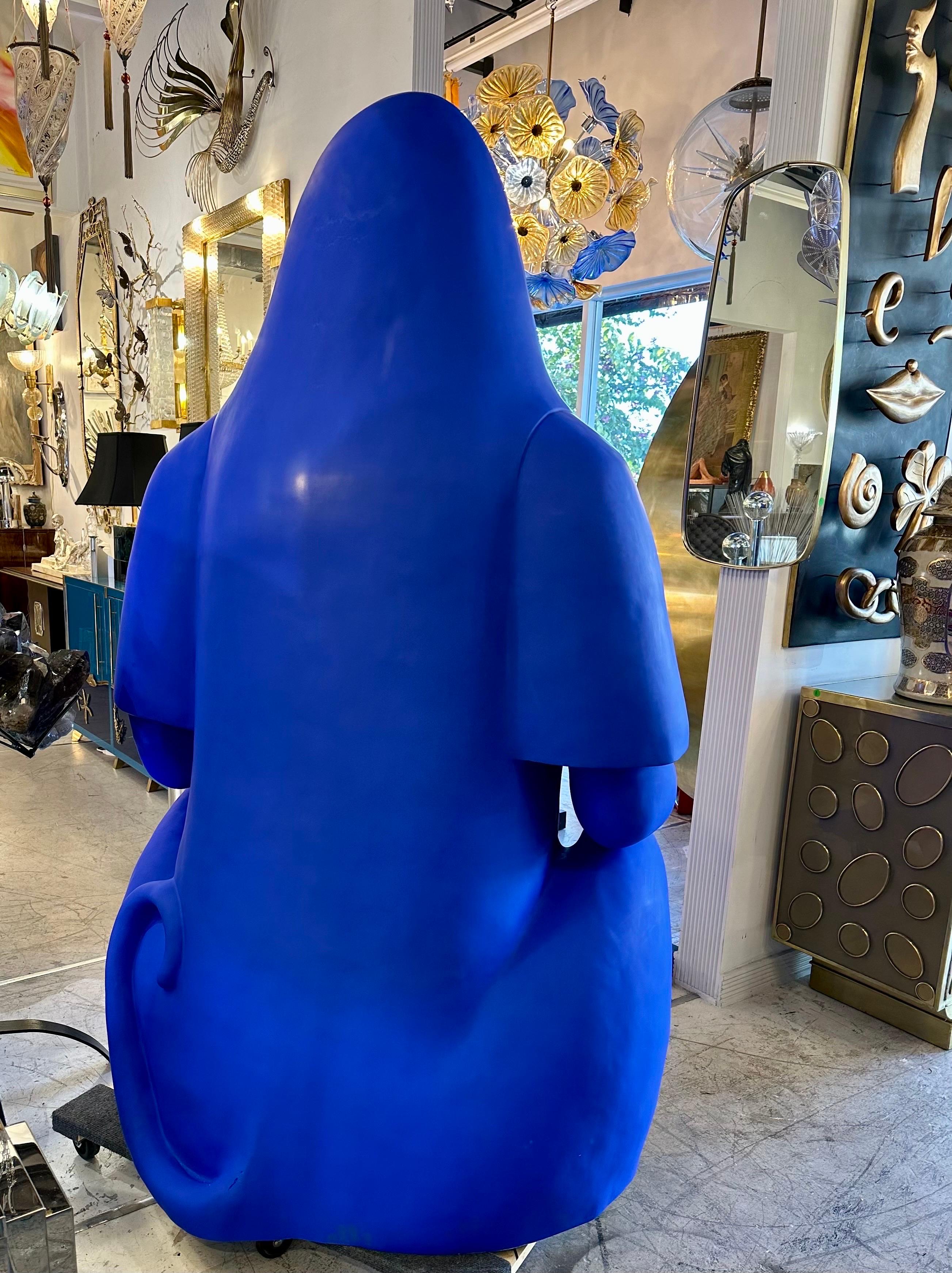 Mid-Century moderno Lalanne Style Life Size Ape Shaped Dry Bar in blu vibrante in vendita