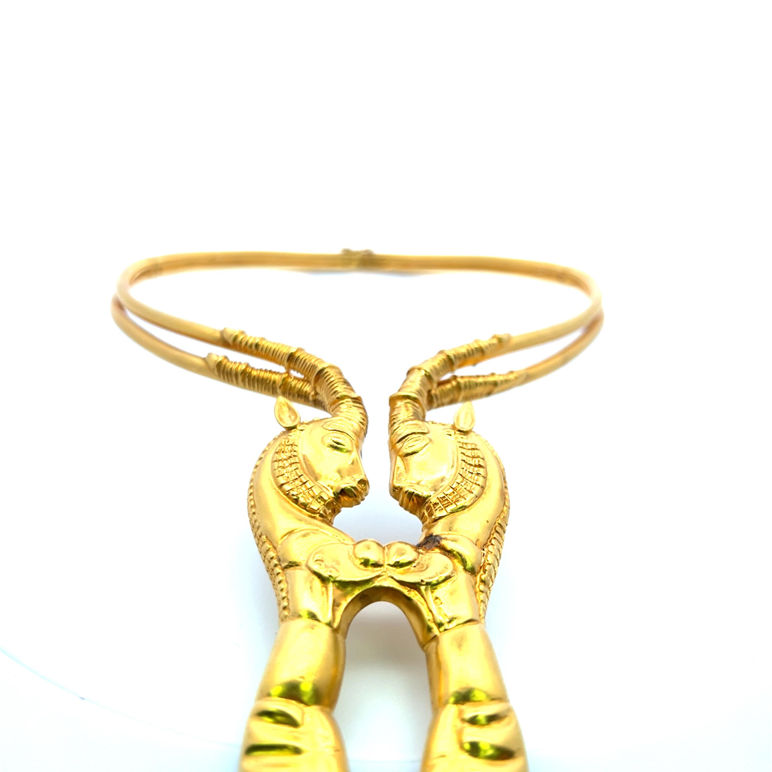 Collana Lalaoonis a testa di ariete vintage da 177,80 grammi in oro giallo 24 carati in vendita 4