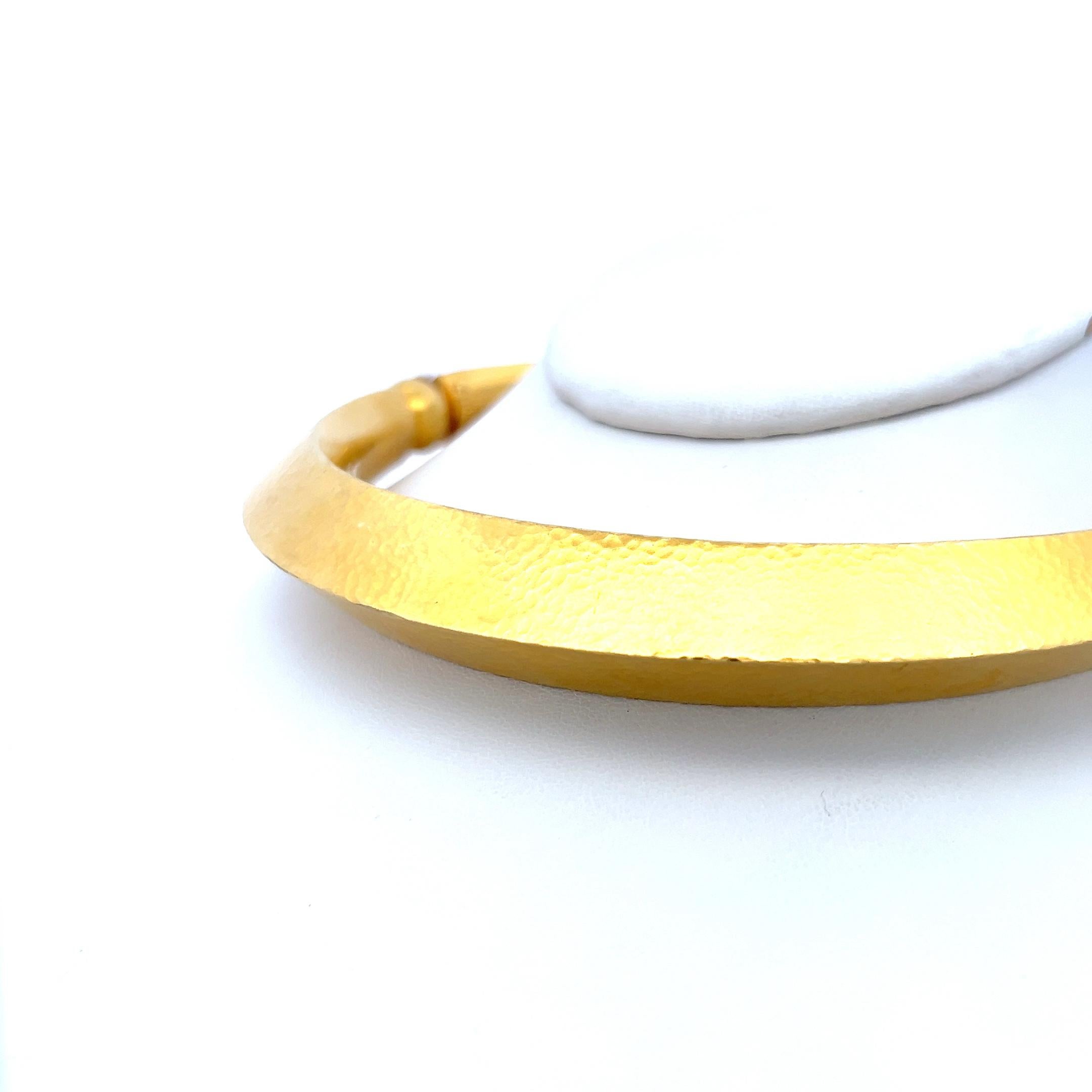 Designer:
lalaoonis
Titel:
Lalaoonis 18 Karat Gelbgold Choker-Halskette
Stil:
Halsband
Metall:
18 Karat Gelbgold
Dimension:
14,5*0,64*0,56 ZOLL
Gewicht:
101,3 Gramm
Bedingung:
Vintage By und Nachlass
Produkt-ID:
5J129
Anmerkung:
Bitte beachten Sie,