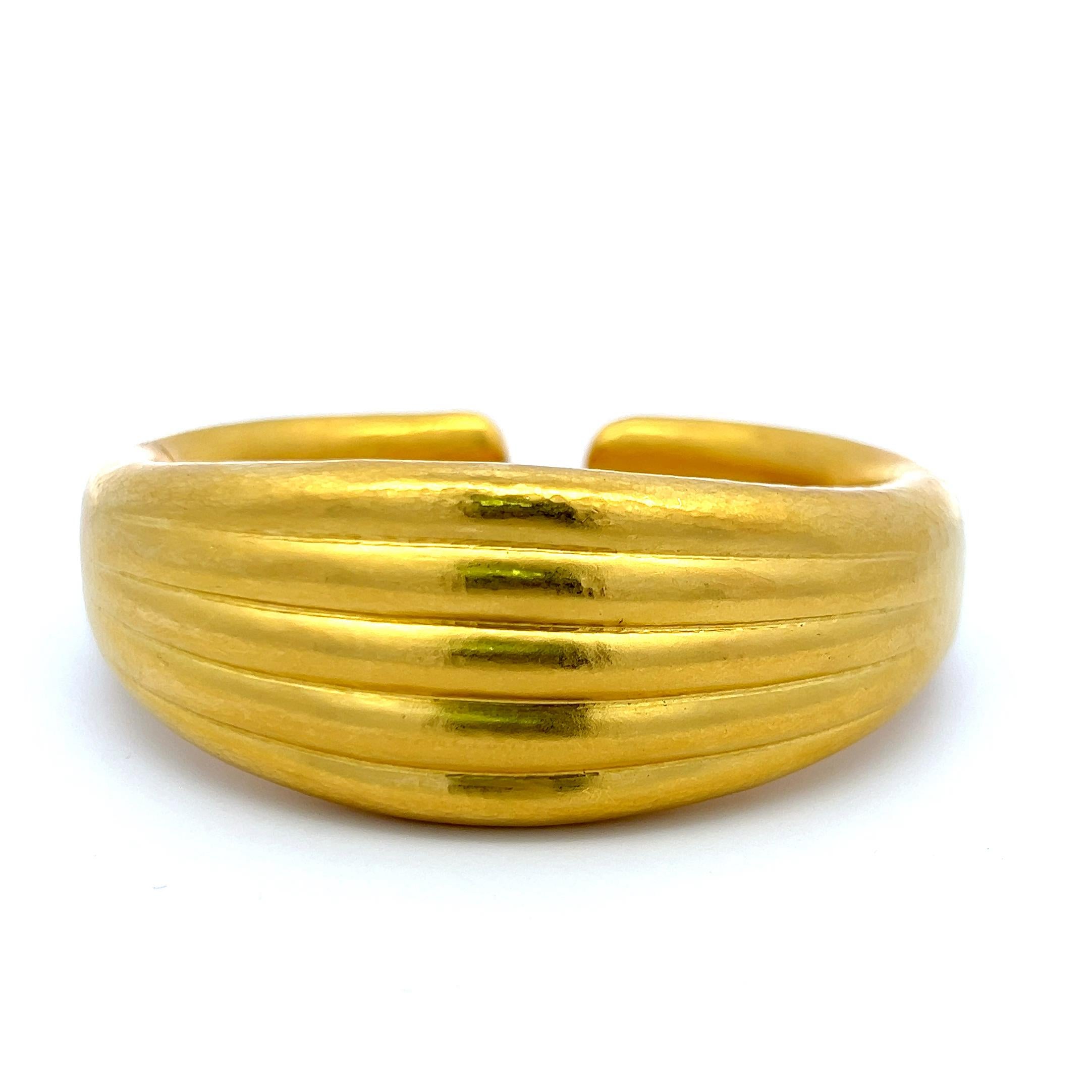 Designer :
lalaoonis


Titre :
Lalaoonis Bracelet manchette en or jaune 18 carats


Le style :
Manchette


Métal :
Or jaune 18 carats


Dimension :
6.75 