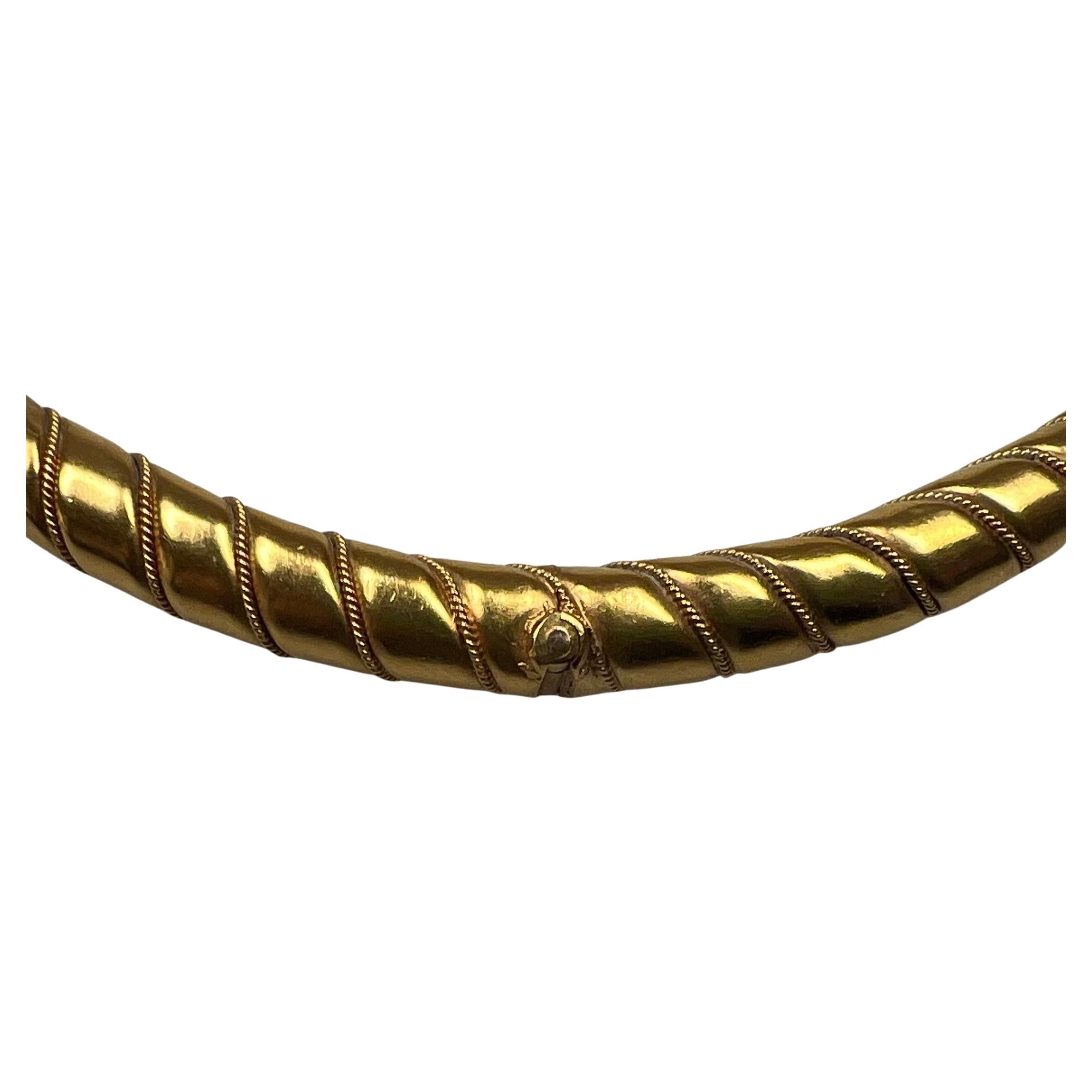 Lalaounis 18 Karat Yellow Gold Choker Necklace with Lion Heads In Good Condition In Zurich, CH