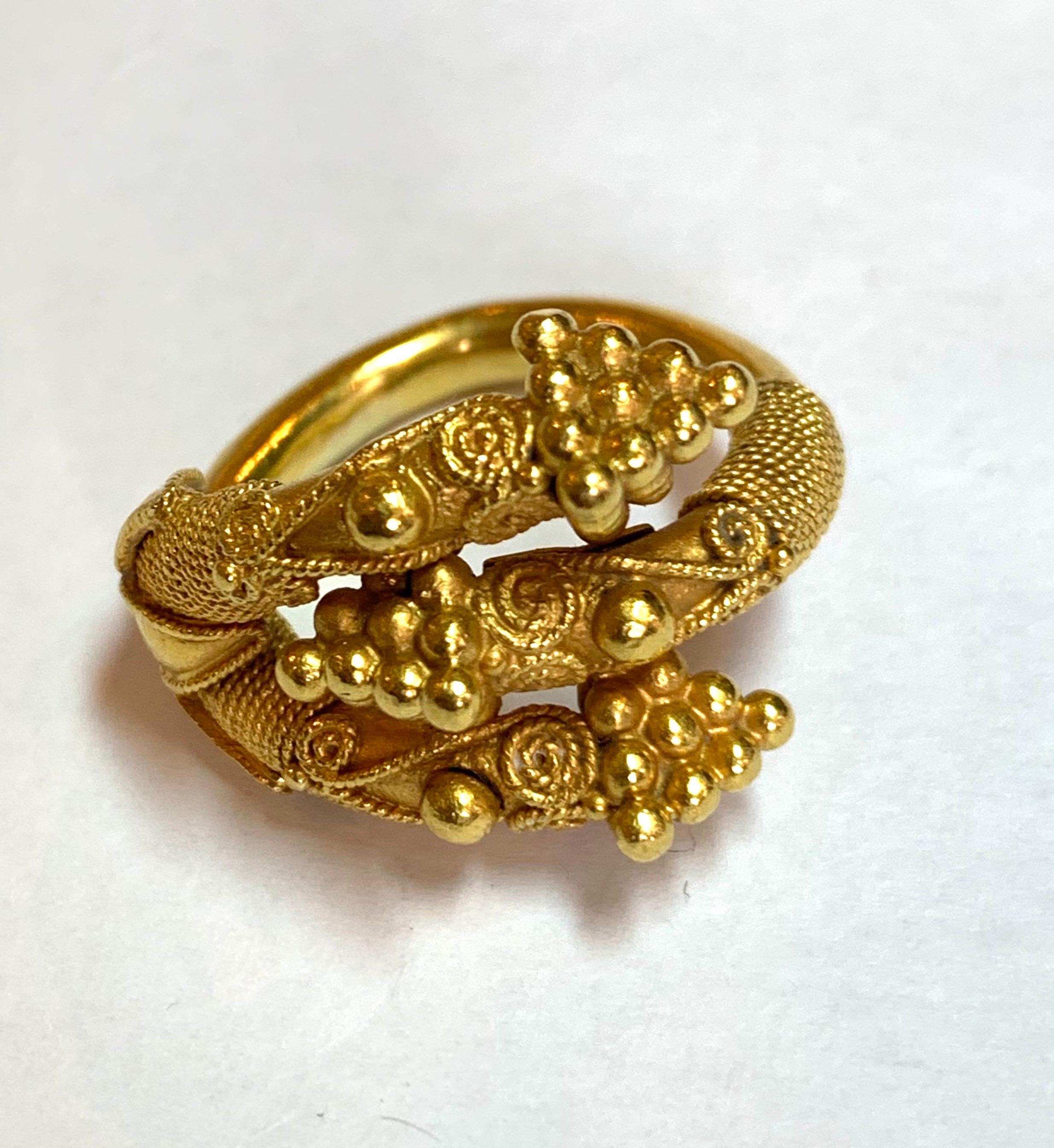 Beautiful, heavy 18ct yellow gold Etruscan Revival ring by Ilias Lalaounis, c.1970s.