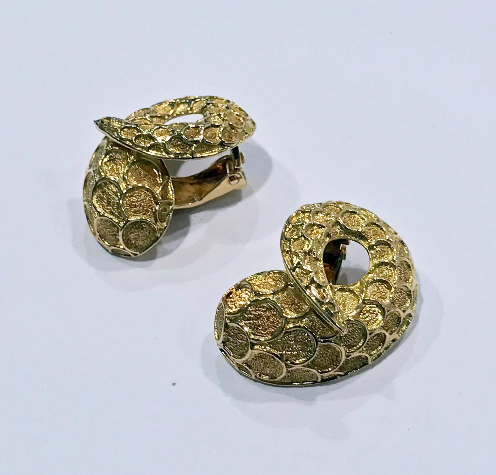 Lalaounis 18K Earrings coil serpent snake like textured, Greece C.1990. Ilias Lalaounis. Stamped Lalaounis A21 750. Measure: 2.50 x 1.50 cm. Total Item Weight: 13.20 grams. Clip backs.