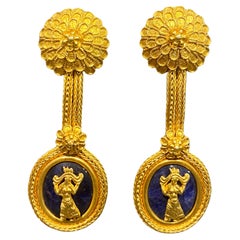 Lalaounis Boucles d'oreilles clips de style antique en or 18 carats et lapis-lazuli