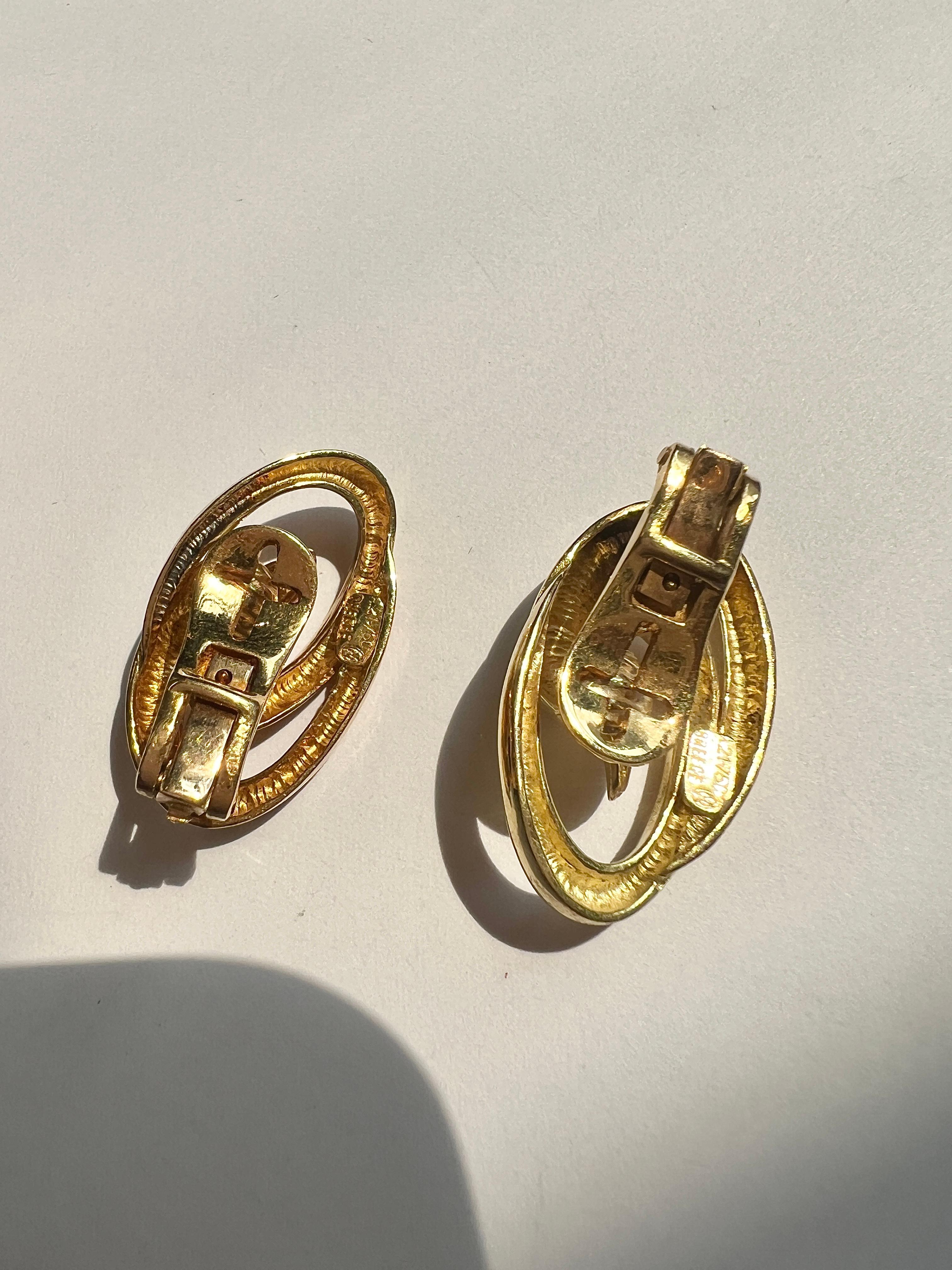 Lalaounis 18k Gold Goose Clip-on Earrings In Excellent Condition For Sale In New York, NY
