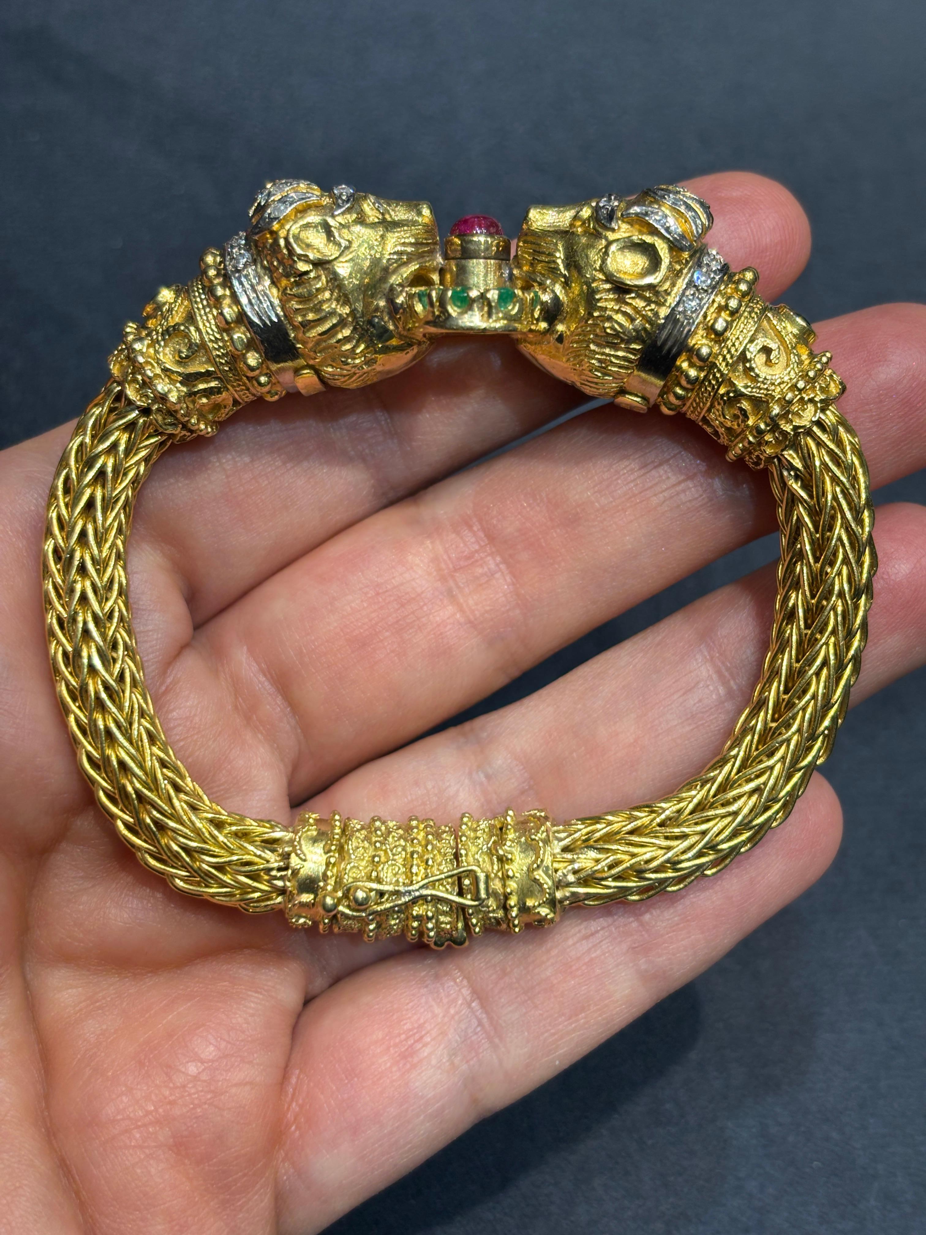 Lalaounis 18k gold lion's head bangle with diamonds, rubies, emeralds, sapphires In Good Condition For Sale In London, GB