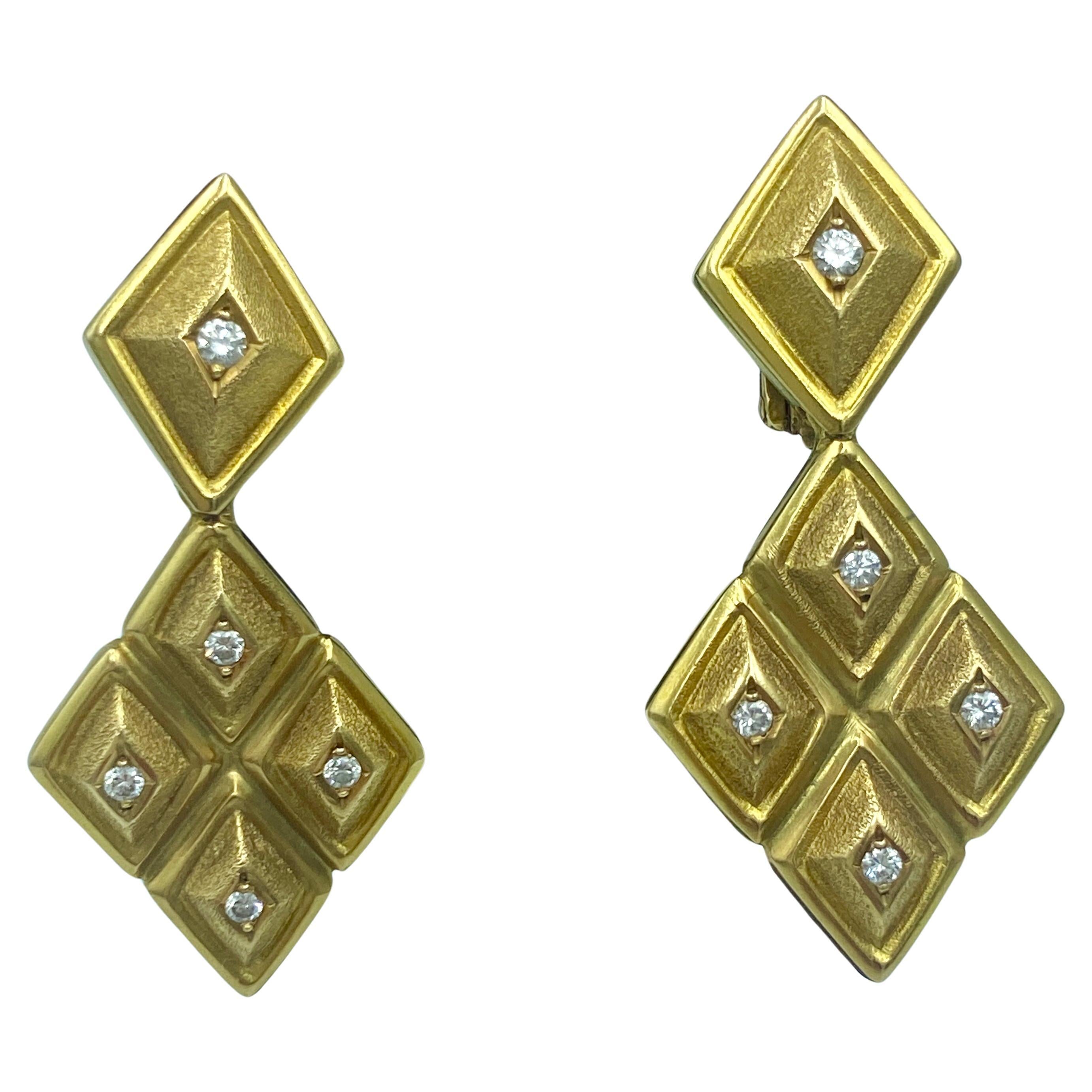 Boucles d'oreilles pendantes géométriques Lalaounis en or jaune 18 carats et diamants en vente