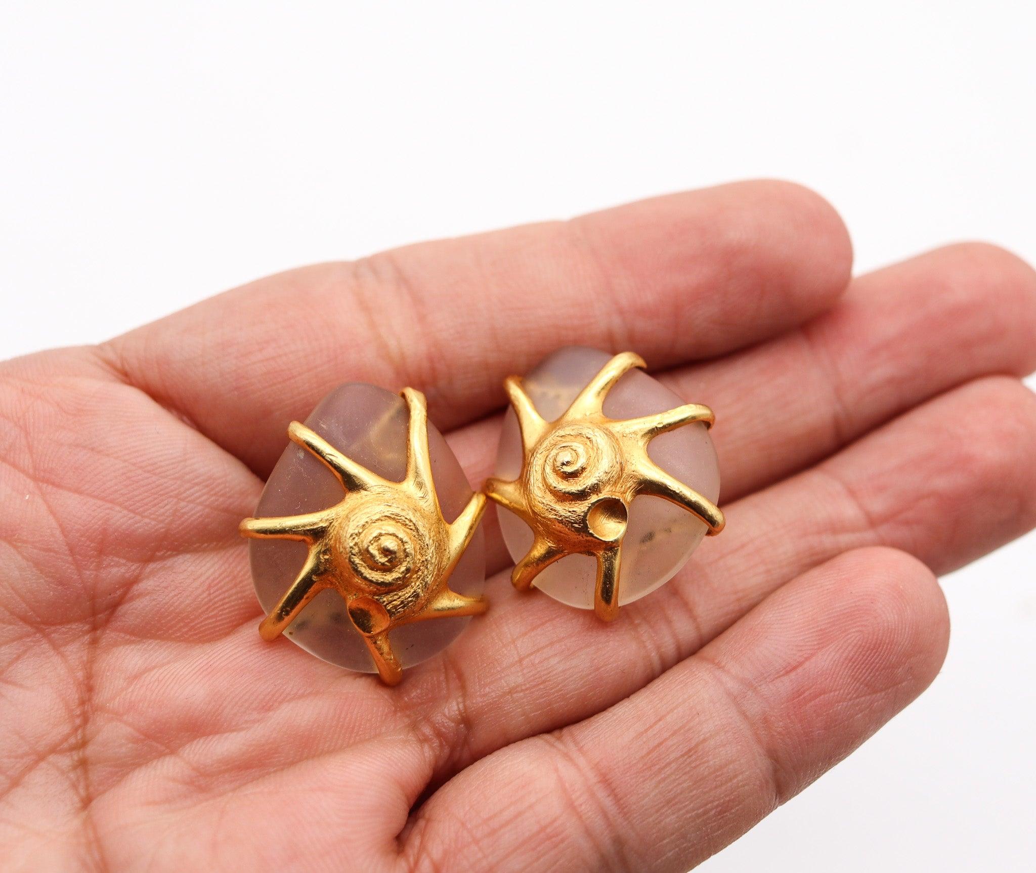 LALAOUNIS 1970 Carved Rock Quartz Nature Clips-On Earrings In 18Kt Yellow Gold In Excellent Condition For Sale In Miami, FL