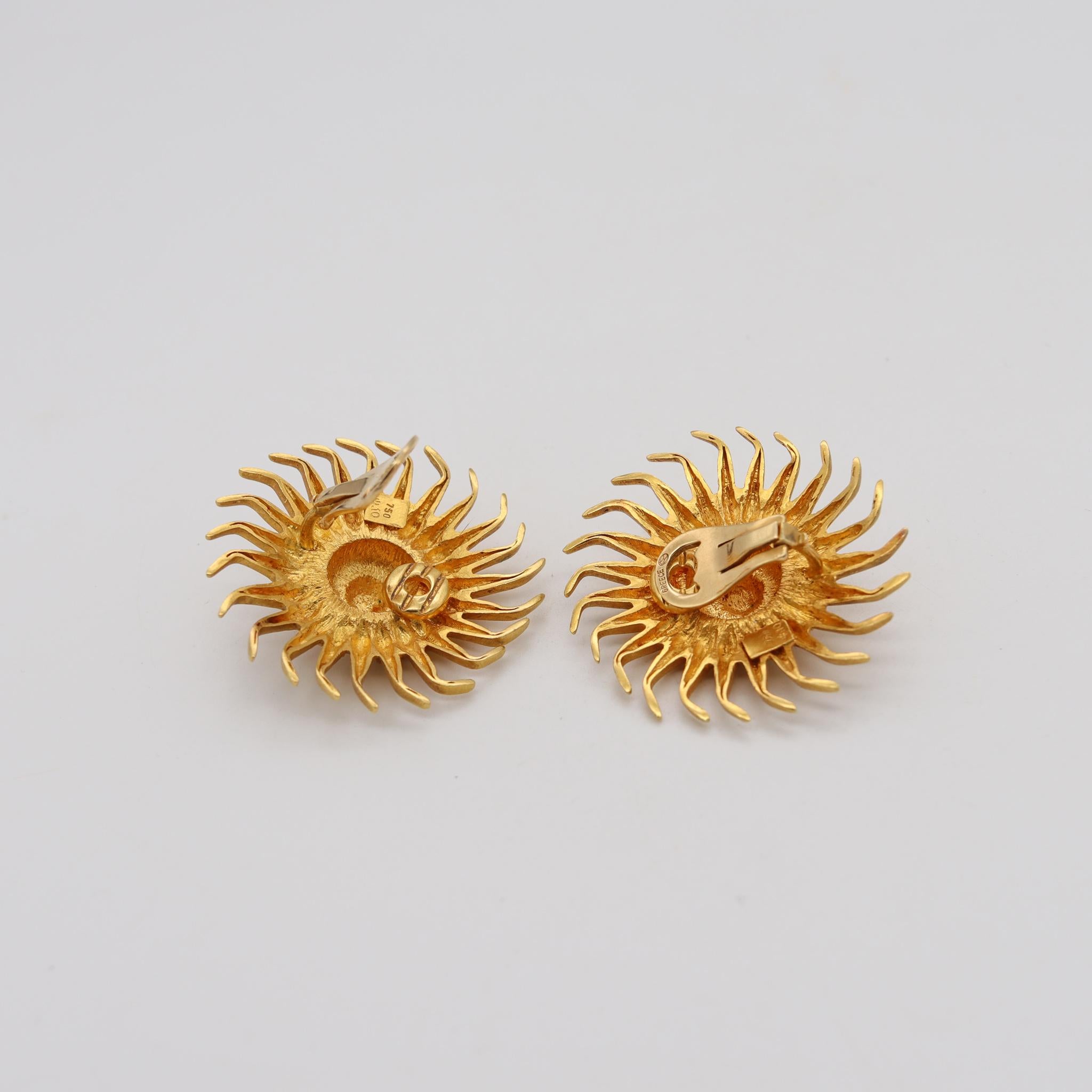 A pair of spiky Earrings designed by Ilias Lalaounis.

Beautiful large geometric pieces, created in Greece by the jewelry house of Lalaounis, back in the 1970's. These gorgeous spiky sun-burst clip earrings has been carefully crafted in solid yellow