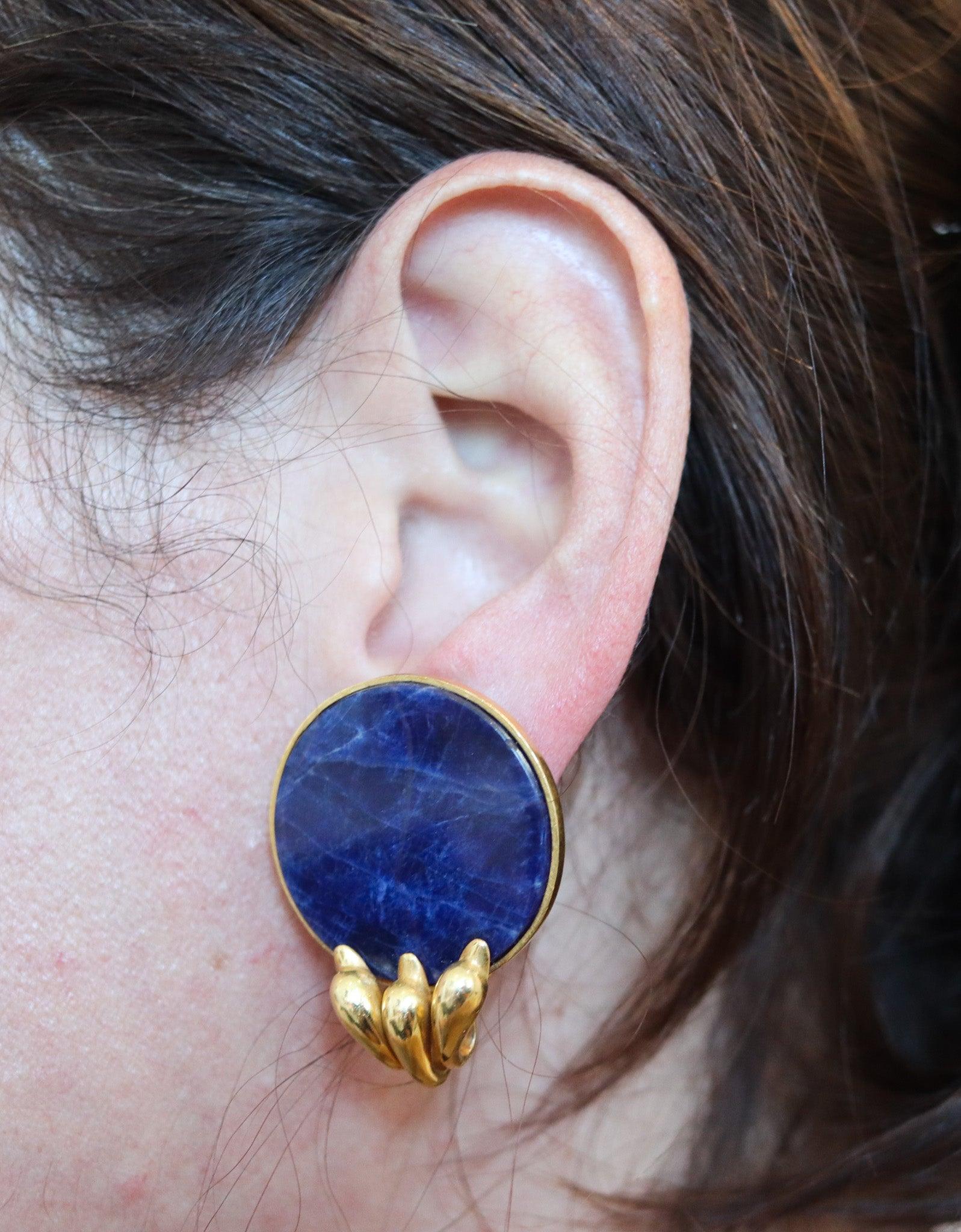 Clips-on earrings designed by Ilias Lalaounis.

This is a fabulous and very rare pair of clips-on earrings, created in Greece by the jewelry house of Ilias Lalaounis, back in the 1970's. These beautiful vintage earrings have been carefully crafted