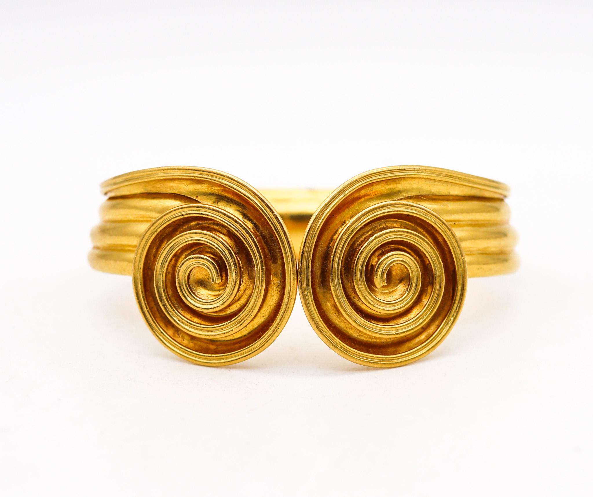 Bangle bracelet designed by Ilias Lalaounis.

Gorgeous bracelet, created in Greece by the jewelry house of Ilias Lalaounis, back in the 1970's. This beautiful vintage and bold bangle are part of the collection named the Minoans and Mycenaeans. Has