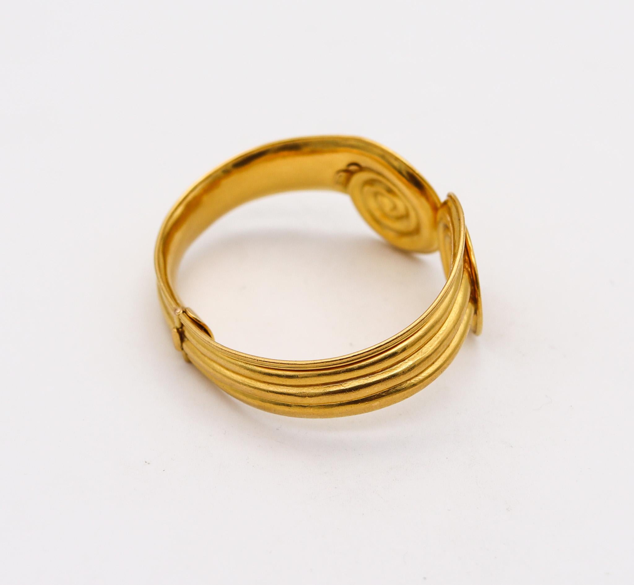 Lalaounis 1970 the Minoans and Mycenaeans Bangle Bracelet in Solid 18kt Gold In Excellent Condition For Sale In Miami, FL