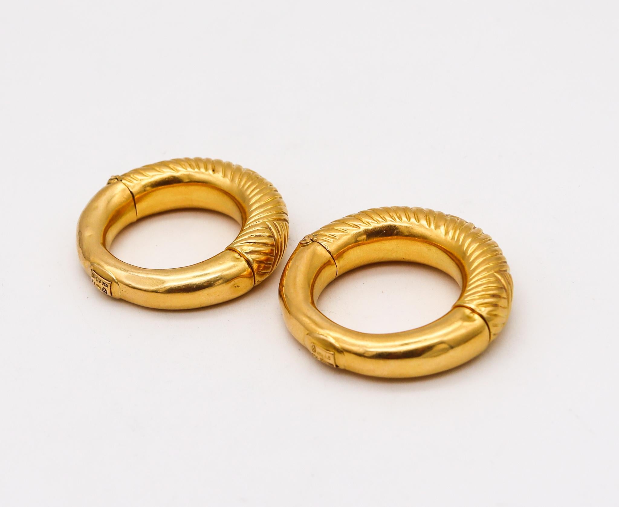 Lalaounis 1970 the Minoans & Mycenaeans Hoops Earrings in Solid 18kt Yellow Gold In Excellent Condition In Miami, FL