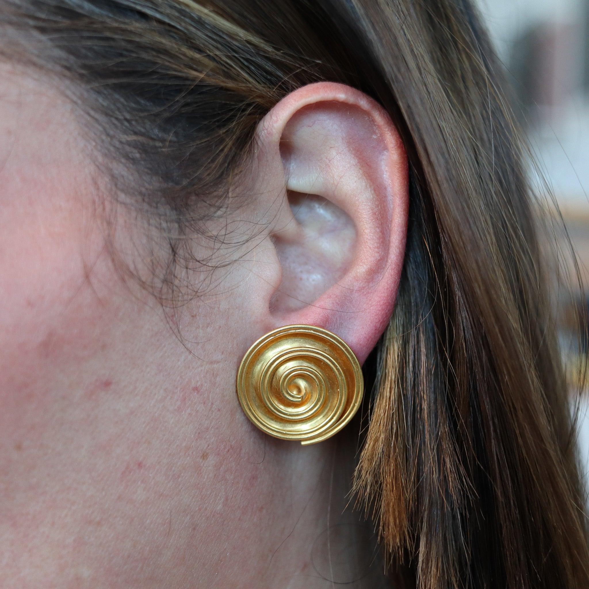 Clips-on earrings designed by Ilias Lalaounis.

Gorgeous pair of clips-on earrings, created in Paris France by the jewelry house of Ilias Lalaounis, back in the 1970's. These beautiful vintage earrings are part of the collection named the Luristan