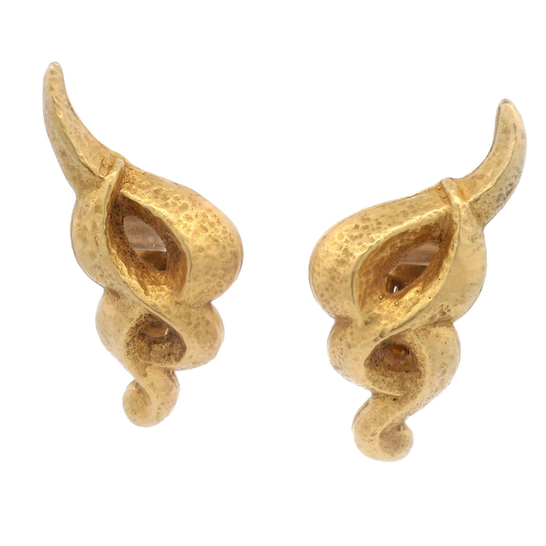 These exquisite Lalaounis 1970s Angel Winged Earrings are crafted in 22 karat gold and feature a unique clip-on design. Inspired by ancient Greek mythology, these earrings showcase the distinctive artistry and intricate detailing that Ilias