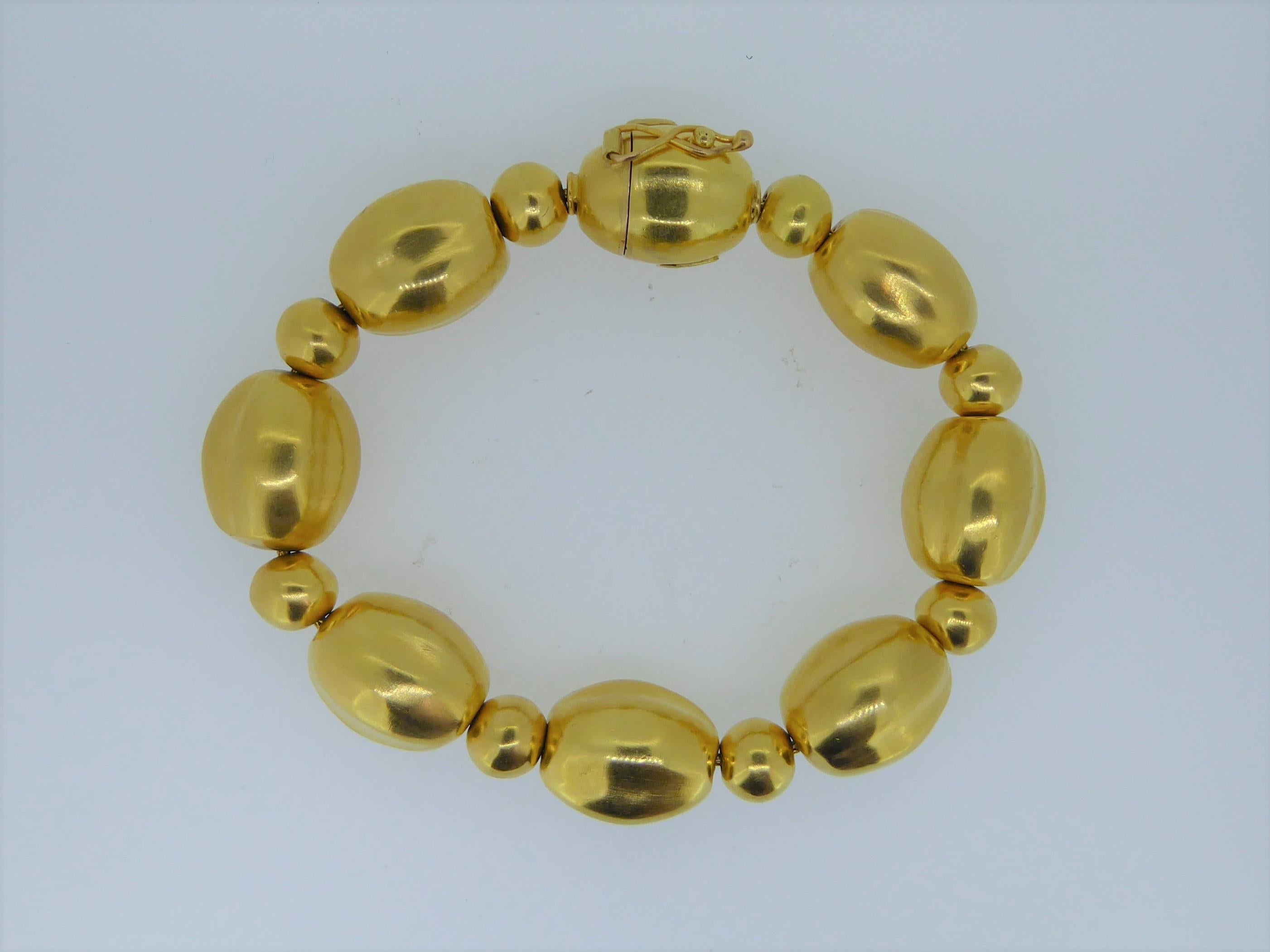 A Lalaounis 22 Carat Yellow Gold Minoan Bead Bracelet Bangle. Circa 1970s. The alternating beads with 22ct hand-woven chain. Stamped 