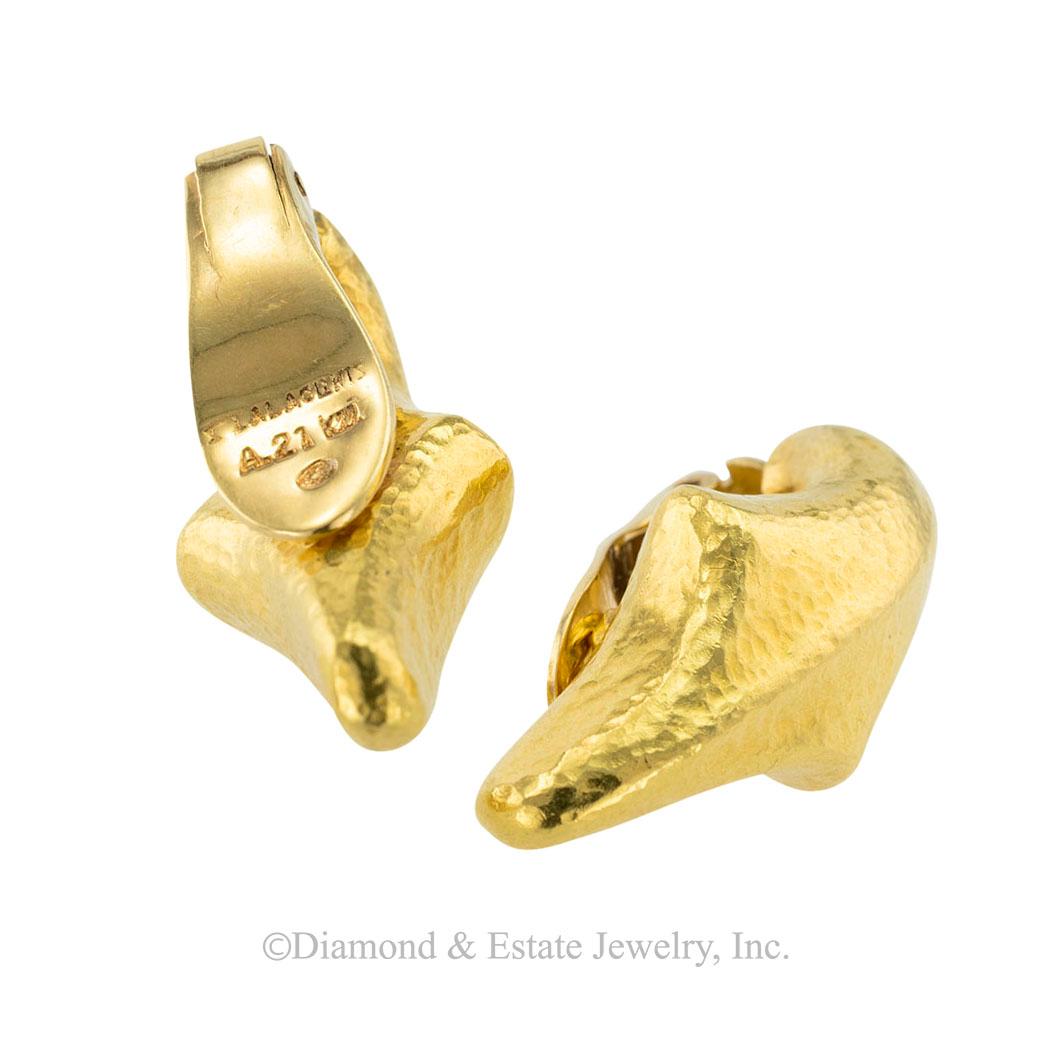 Lalaounis 22 Karat Gold Clip On Earrings In Good Condition In Los Angeles, CA