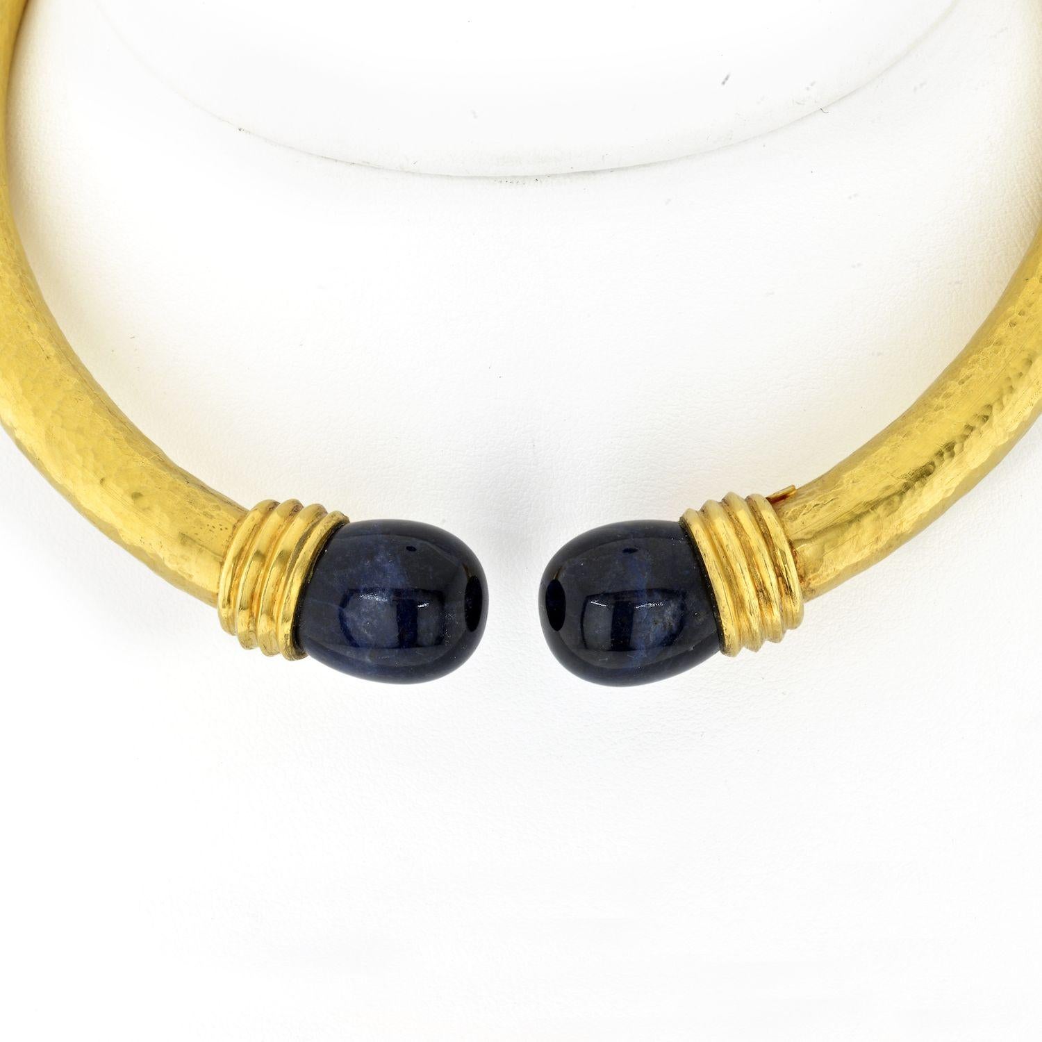Lalaounis 22K Yellow Gold Hammered Lapis Collar Hinged Necklace In Excellent Condition In New York, NY
