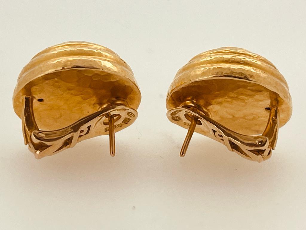 LALAOUNIS - A Pair Of 22cts Hammered Yellow Gold Bead Ear Clips For Sale 3