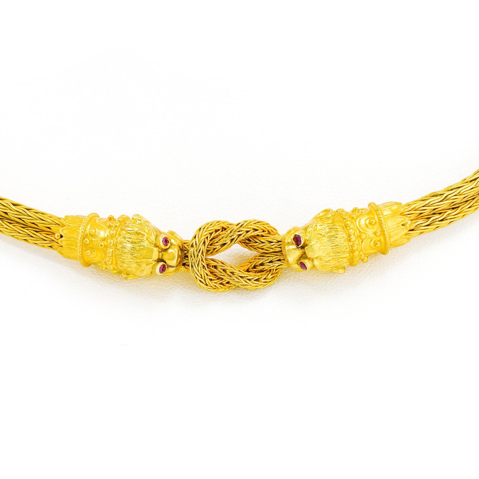 Collana con leone d'oro intrecciato Lalaounis In condizioni ottime in vendita a Litchfield, CT