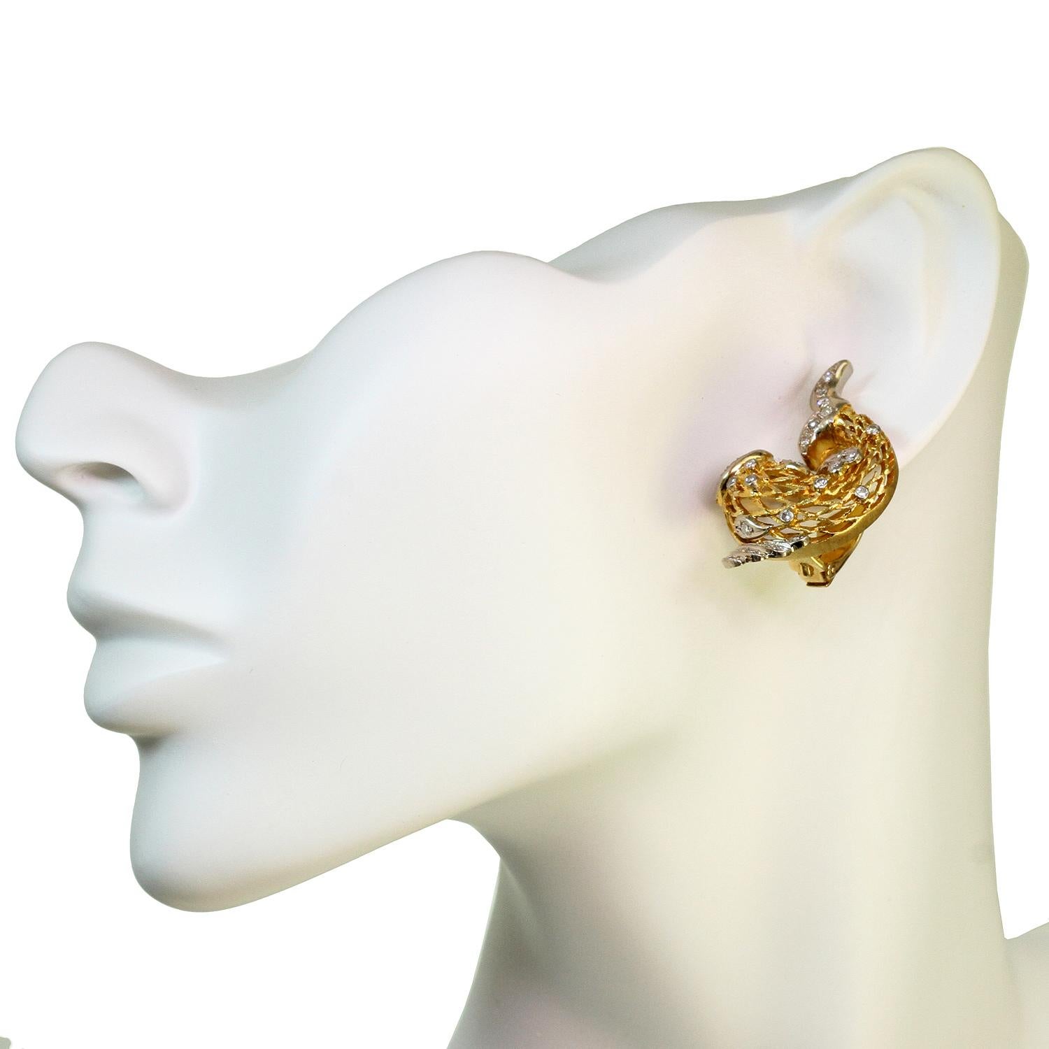 Lalaounis Dolphin Diamond 18k Yellow Gold Clip-On Earrings In Excellent Condition For Sale In New York, NY