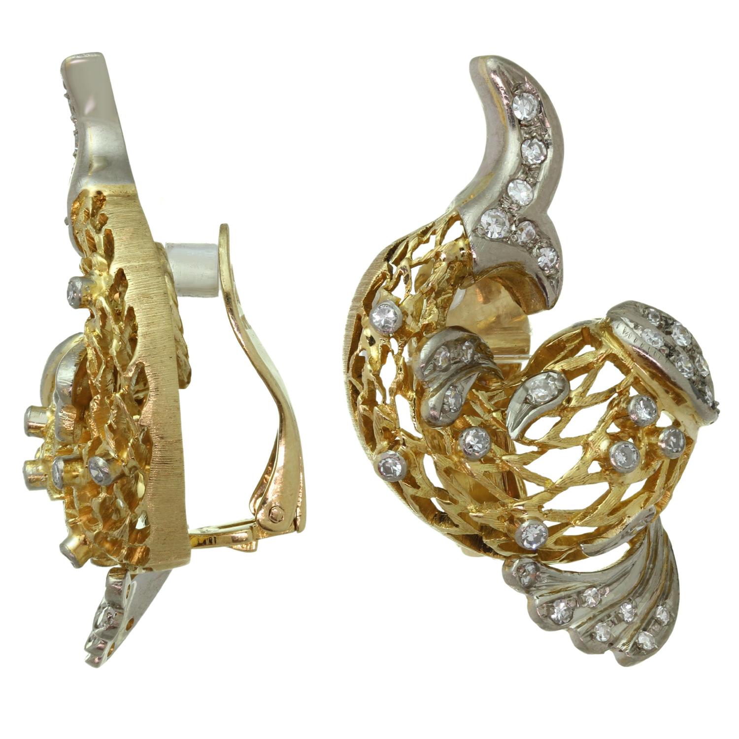 Lalaounis Dolphin Diamond 18k Yellow Gold Clip-On Earrings In Excellent Condition For Sale In New York, NY