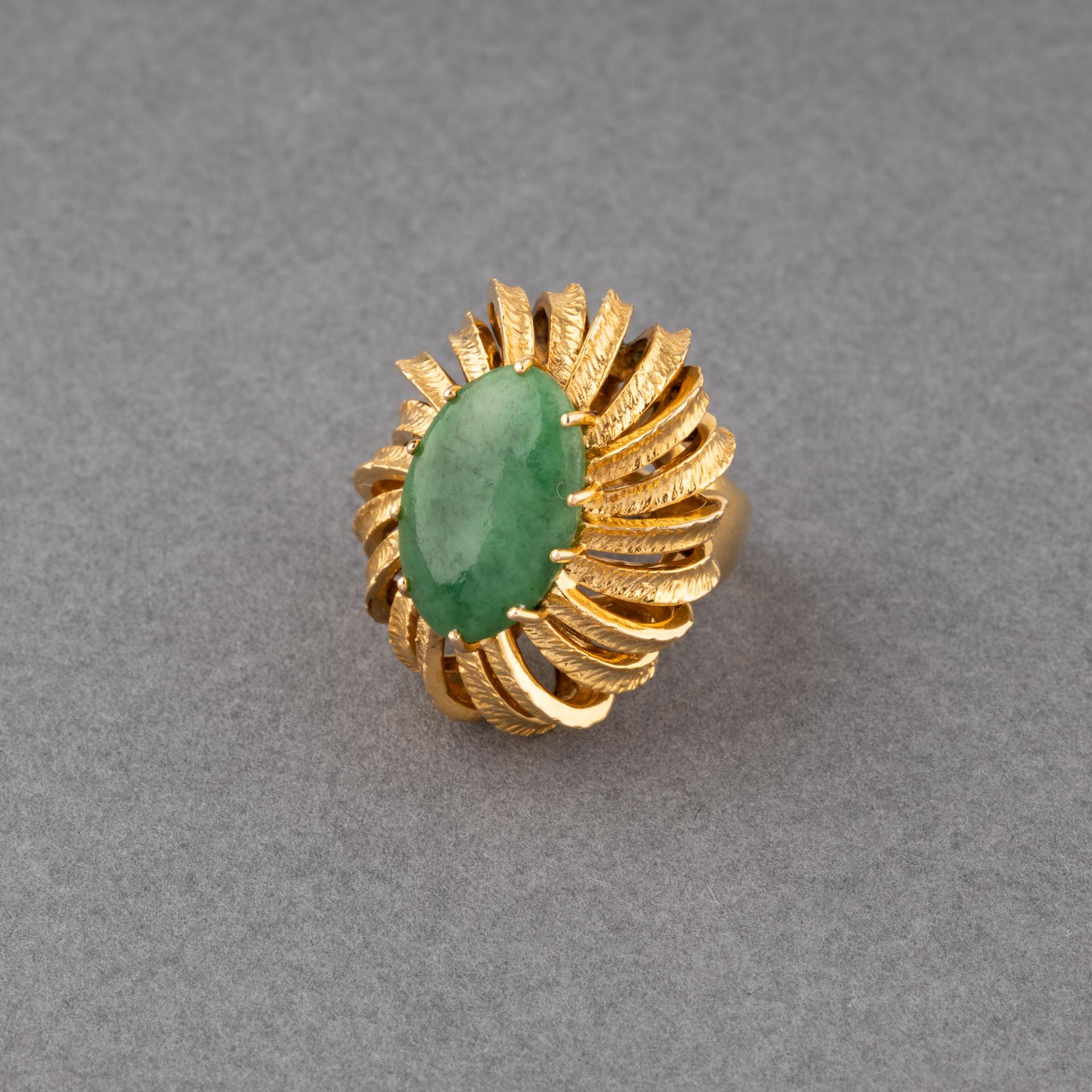 A very lovely ring, made by Lalaounis circa 1960. Signed.
Made in yellow gold 18k and set with a Jade cabochon.
Dimension of jade: 18*12 mm.
Dimension of ring: 30*25mm for the front.
Weight: 16.60 grams