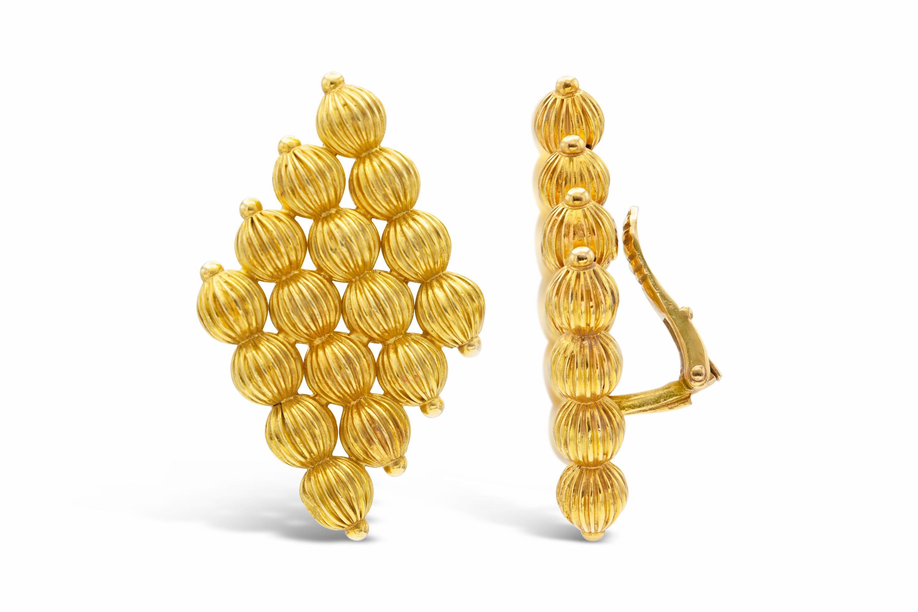 Finely crafted in 18k yellow gold.
Signed by Ilias Lalaouis