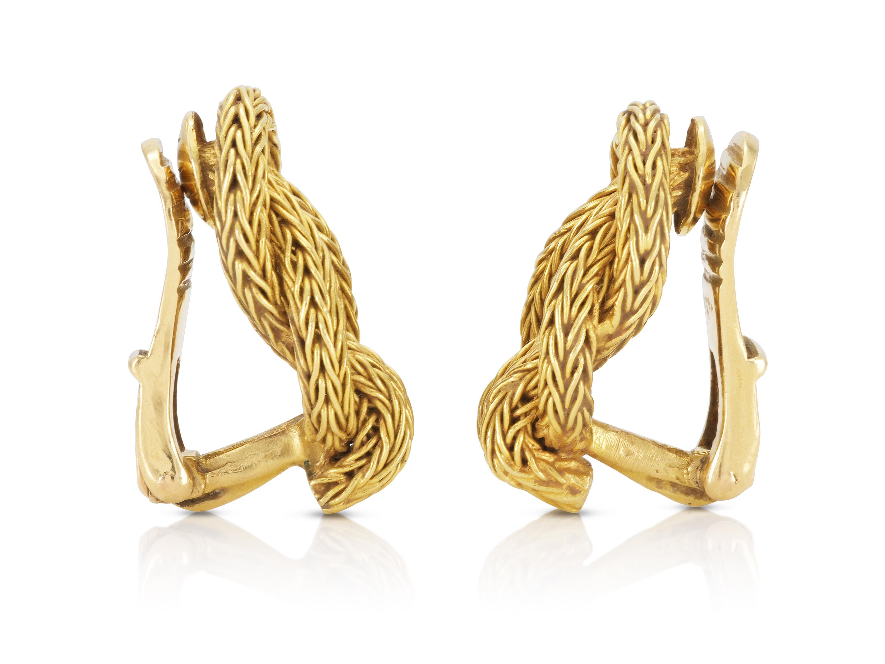 Lalaounis Gold Hercules Knot Earrings In Good Condition For Sale In New York, NY