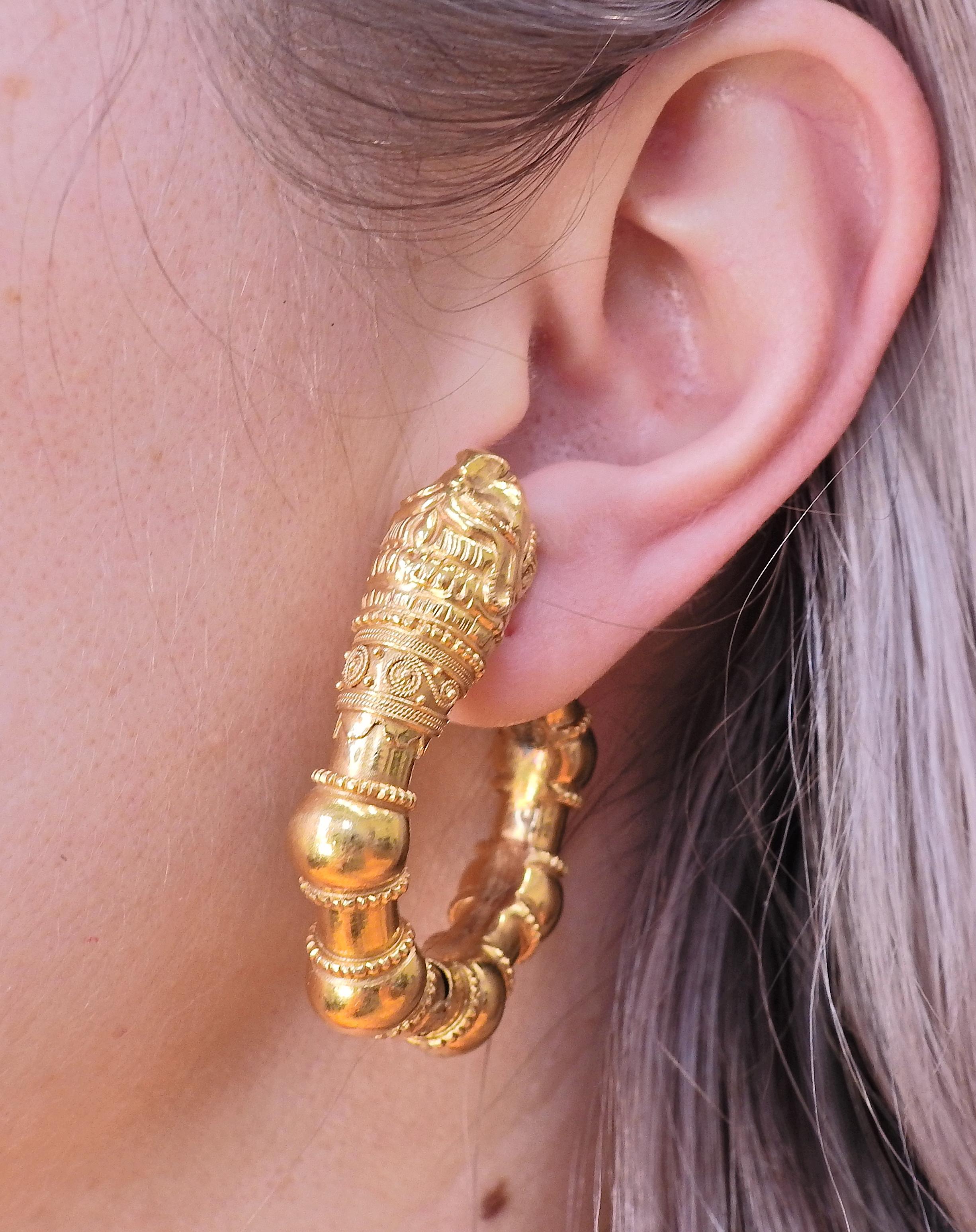 Lalaounis Greece Chimera Gold Hoop Earrings In Excellent Condition For Sale In Lambertville, NJ