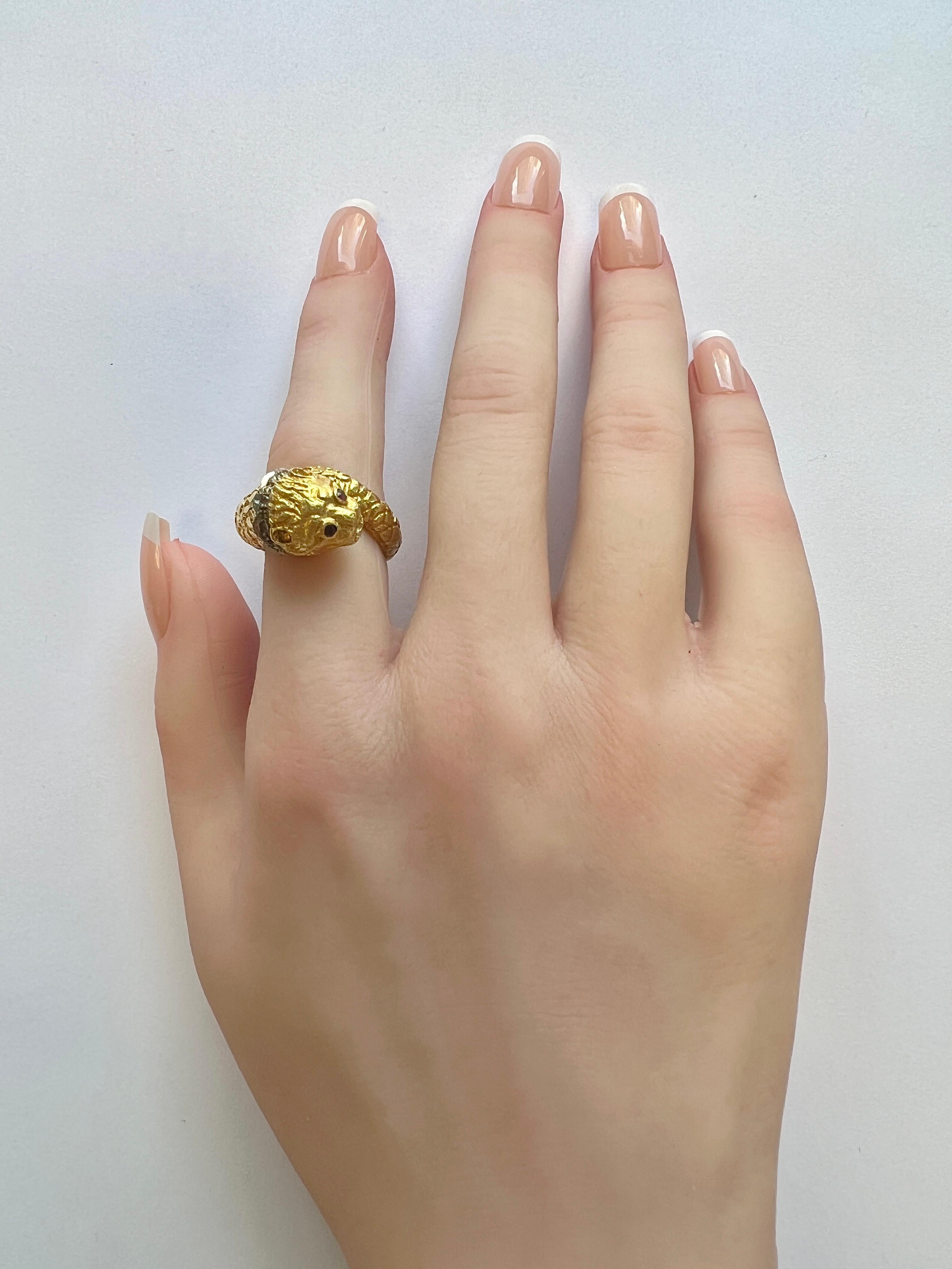 Lalaounis Bague Grèce Chimera en or avec diamants et rubis en vente 2