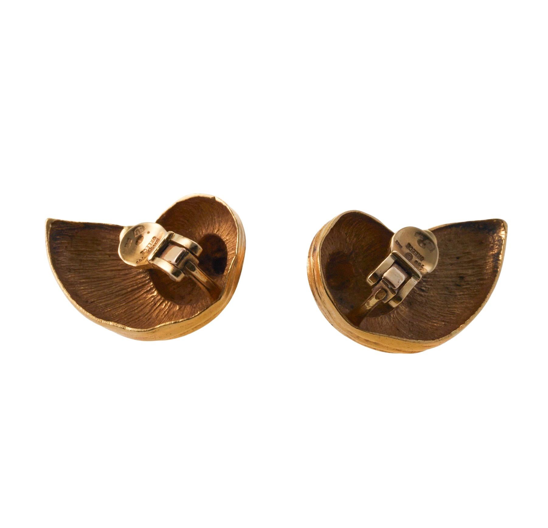 Lalaounis Greece Gold Shell Motif Earrings In Excellent Condition For Sale In Lambertville, NJ