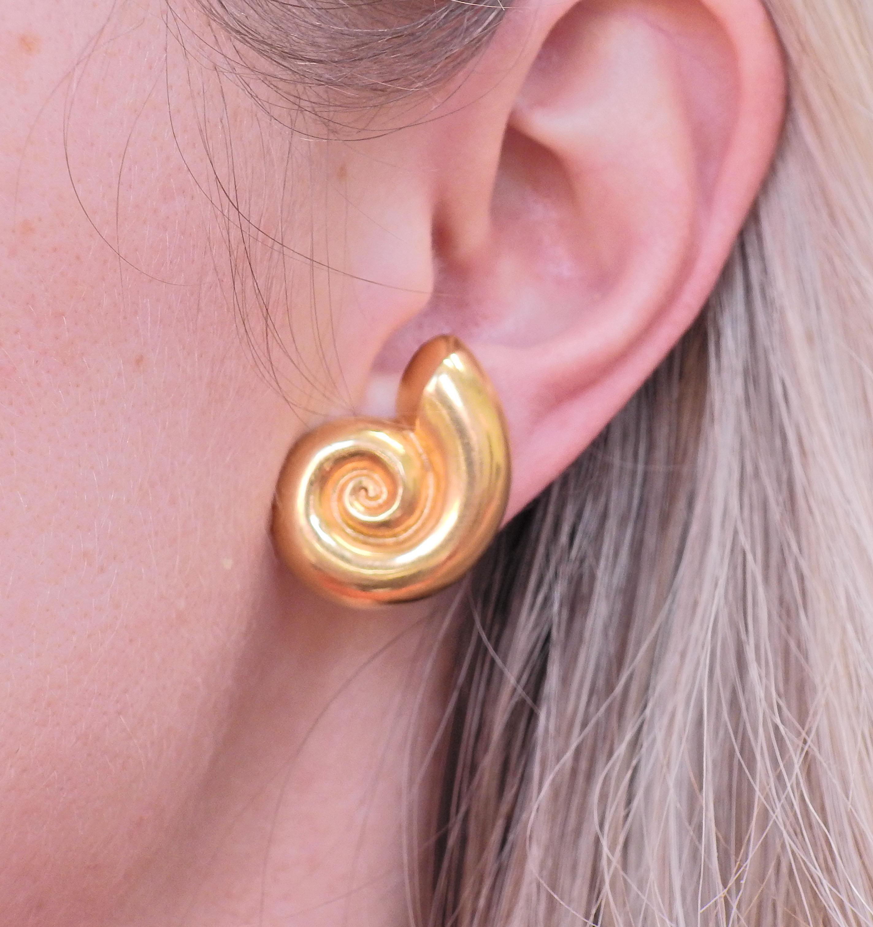 Goldohrringe mit Muschelmotiv von Lalaounis Griechenland im Angebot 1